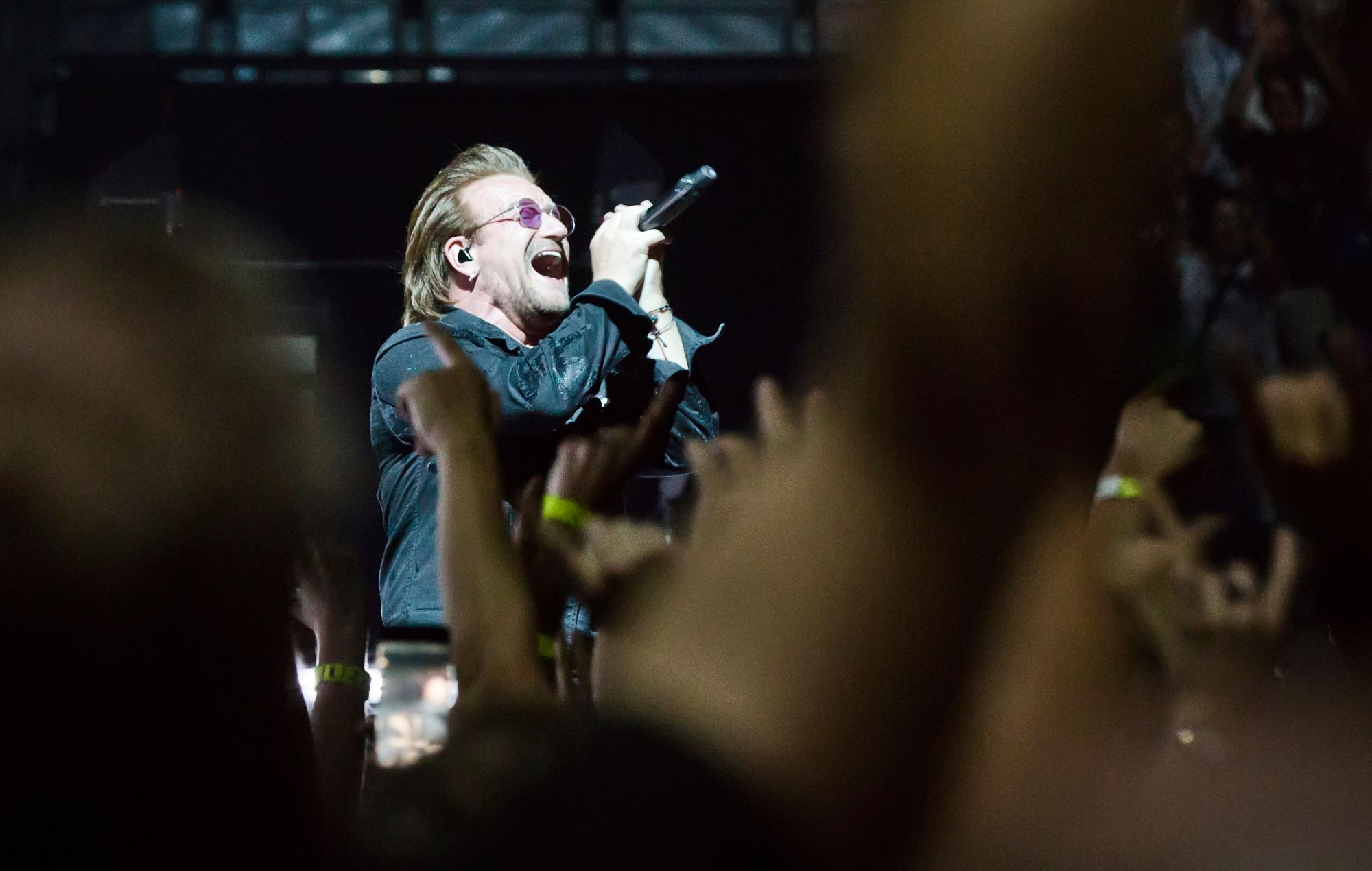 Bono de U2 revela que su primo es también su hermanastro: "Nos sentimos hermanos mucho antes de saberlo"