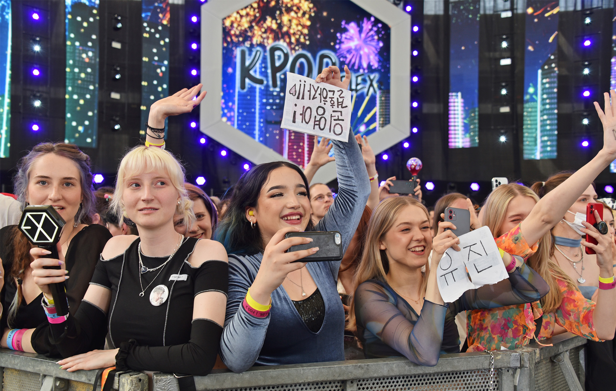 El festival de K-pop K.FLEX dice que seguirá adelante en medio de las acusaciones de haber "copiado" la marca KPOP.FLEX