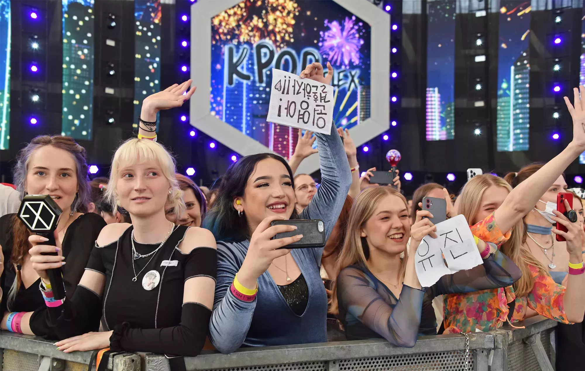 El festival de K-pop K.FLEX dice que seguirá adelante en medio de las acusaciones de haber