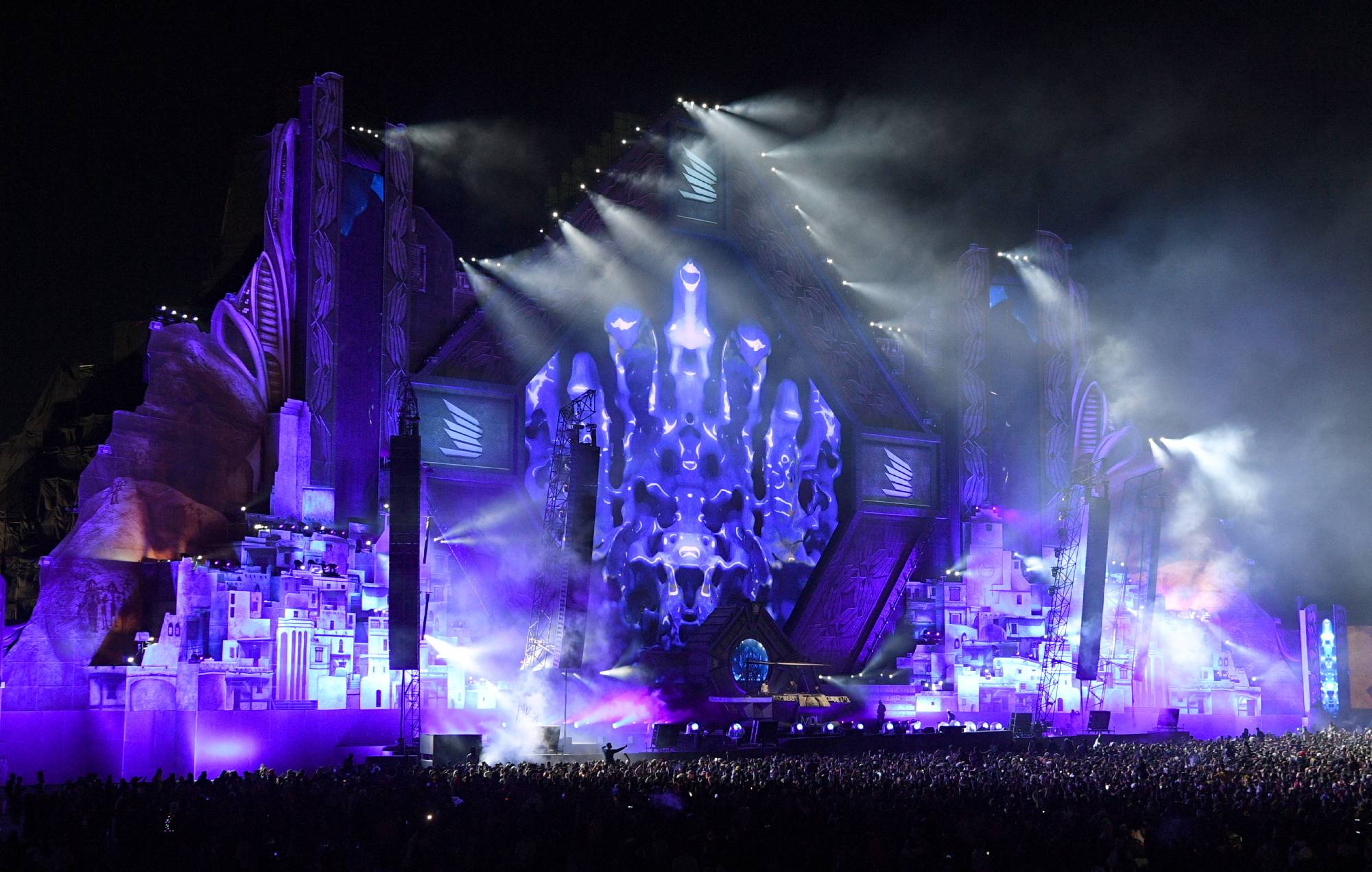 El hotel de la selección inglesa de fútbol en Qatar está cerca de las "fiestas nocturnas" del festival de música electrónica