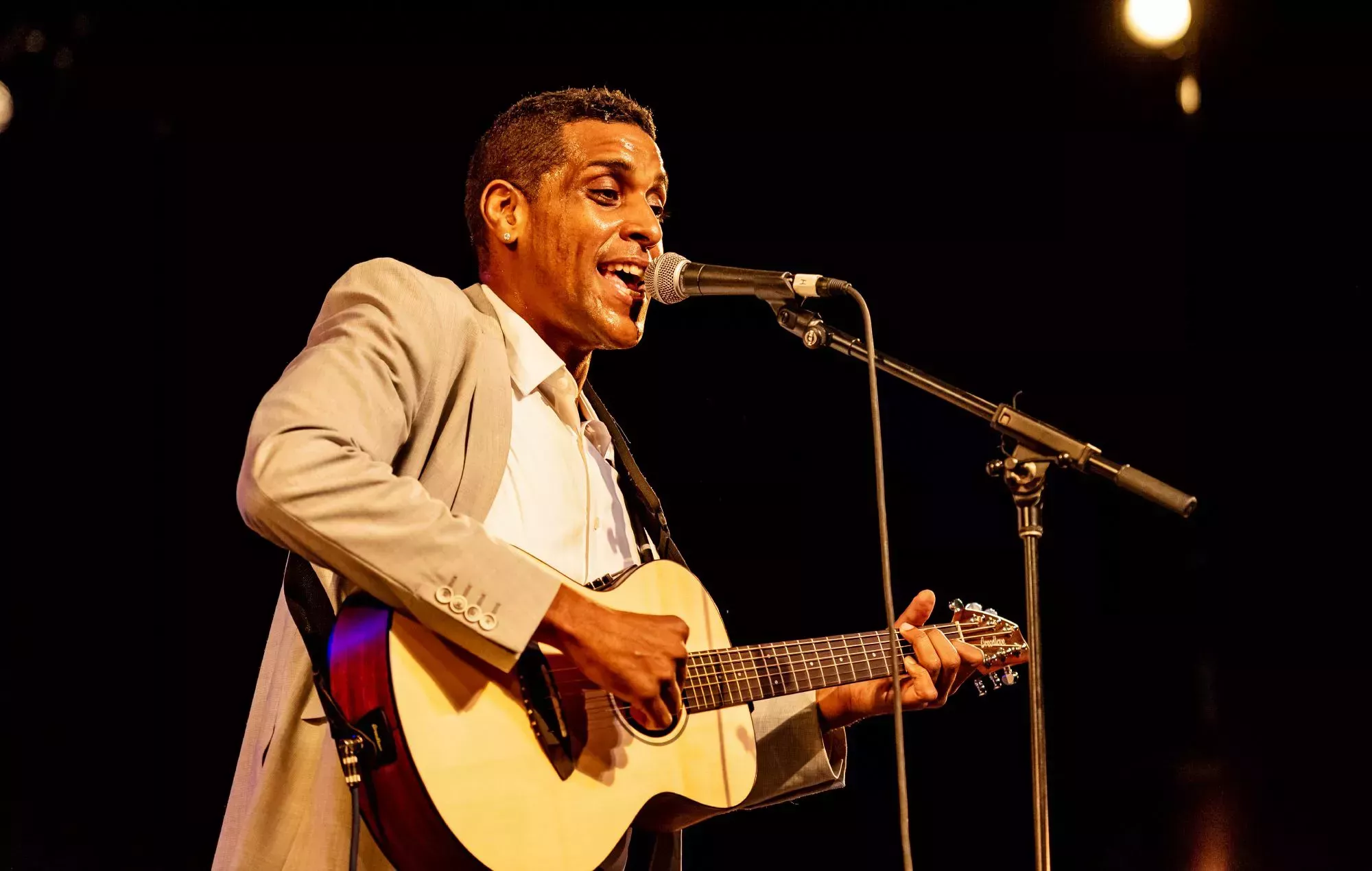 El popular cantante haitiano Mikaben muere tras sufrir un colapso durante un concierto en París