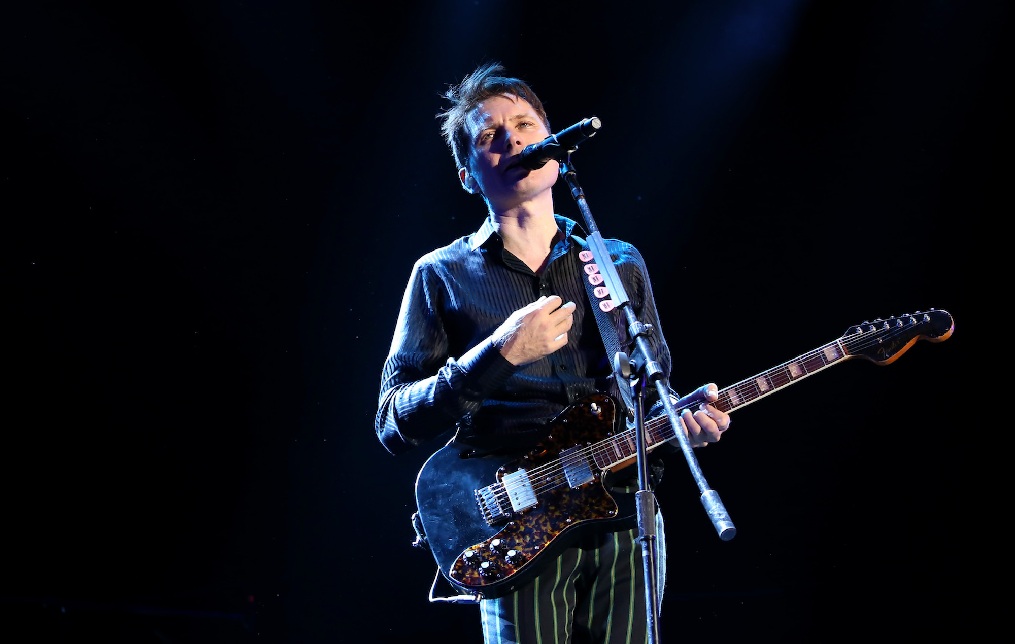 Gana unos auriculares inalámbricos Bowers &amp; Wilkins y un vinilo con el Día Nacional del Álbum