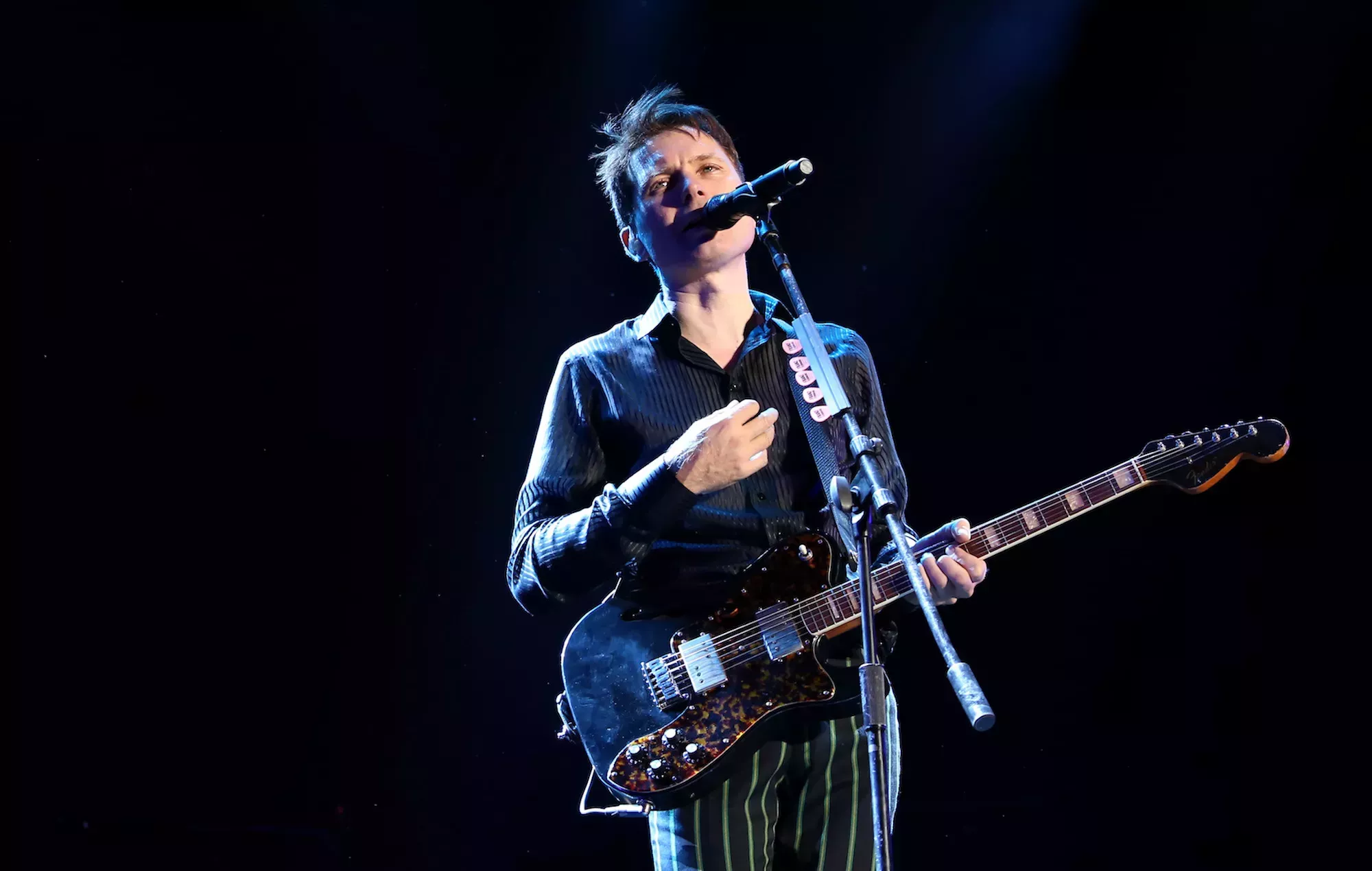 Gana unos auriculares inalámbricos Bowers & Wilkins y un vinilo con el Día Nacional del Álbum