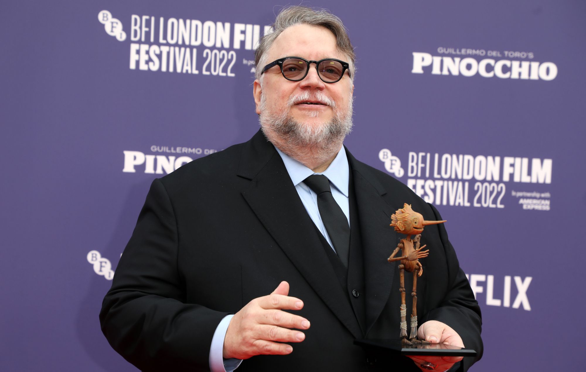 Guillermo del Toro homenajea a su madre en el estreno mundial de "Pinocho" un día después de su muerte