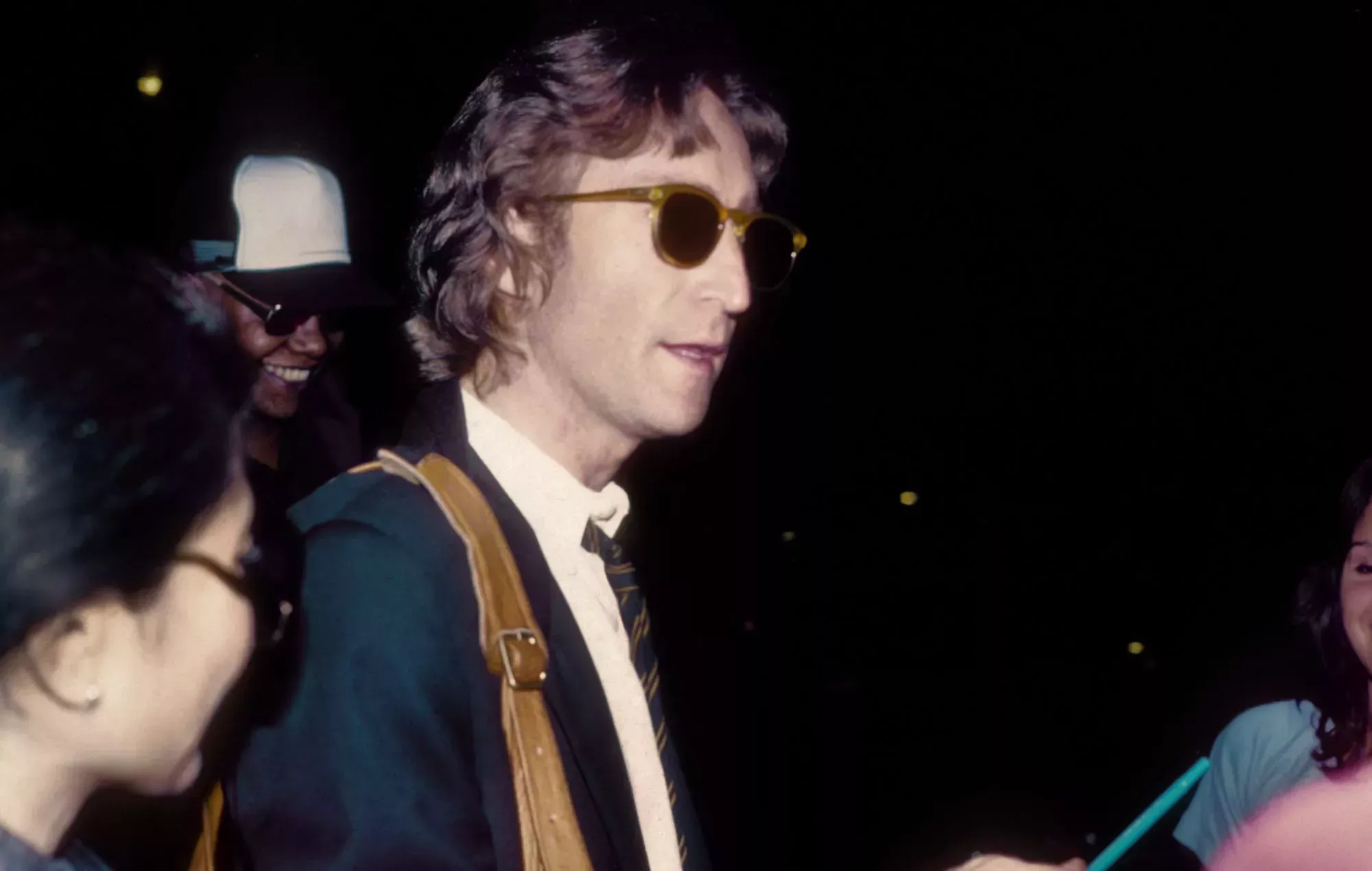 La carta que firmó John Lennon el día de su asesinato sale a subasta