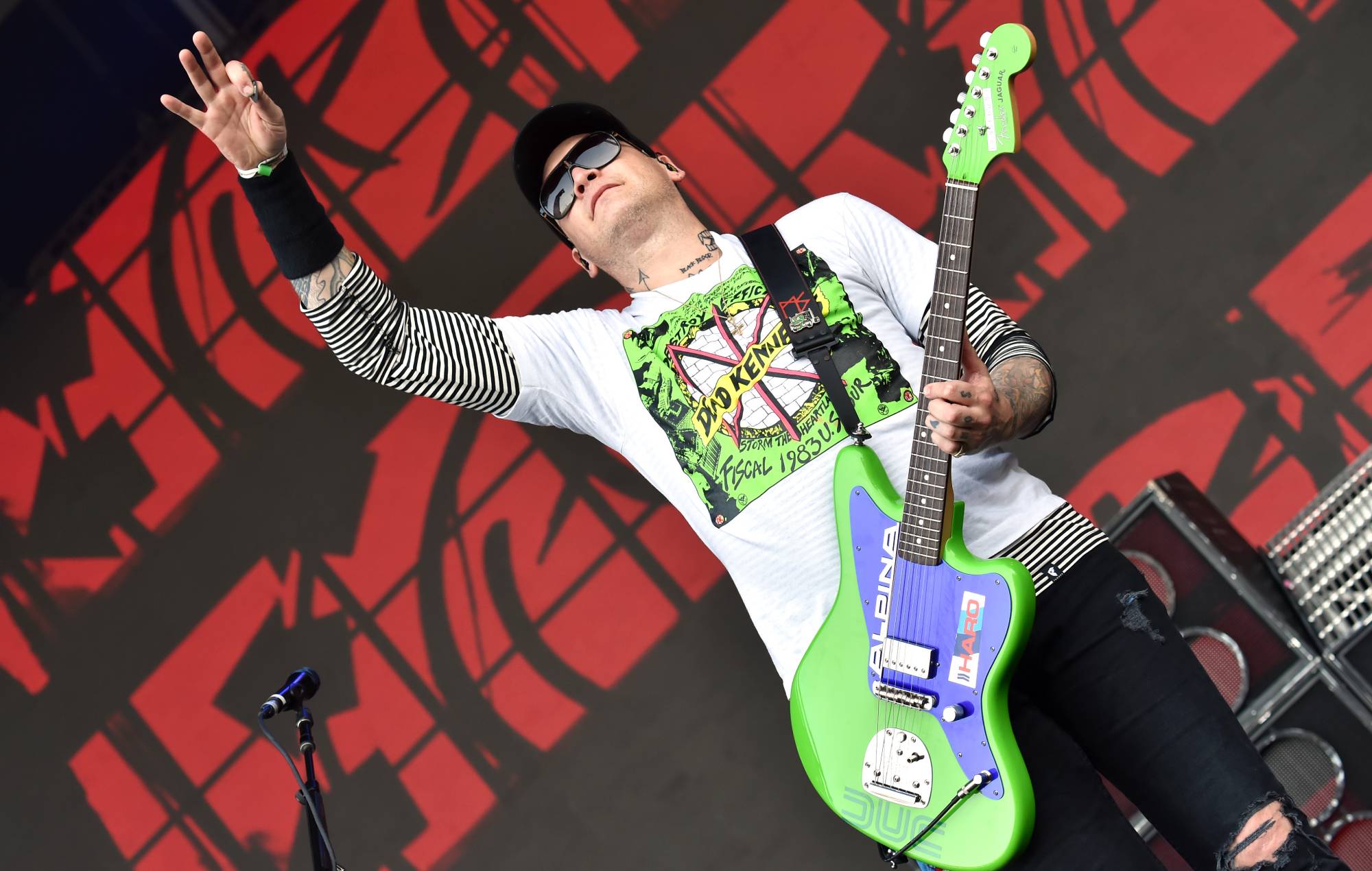 Matt Skiba dice que escribió "casi un álbum entero" de material nuevo con Blink-182 antes de su salida
