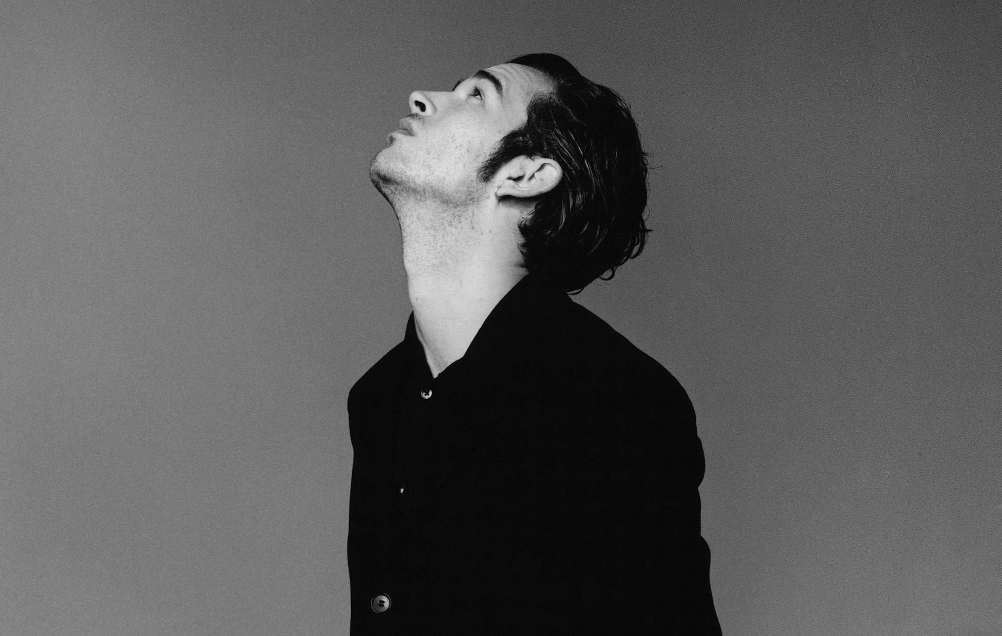 Matty Healy, de The 1975, habla de la cultura de la cancelación y de los motivos por los que abandonó Twitter.