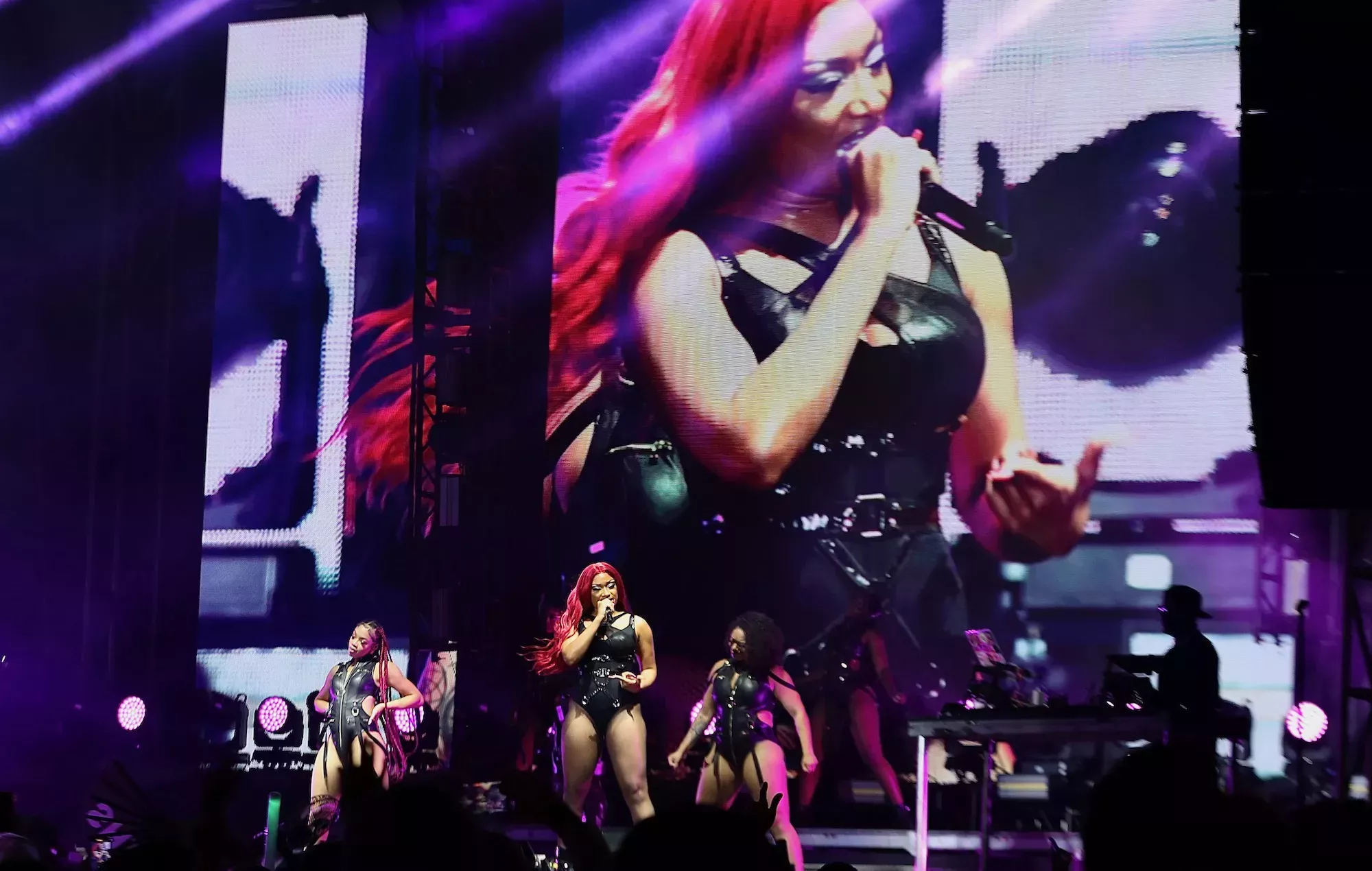 Megan Thee Stallion actúa con el Jefe Maestro de 'Halo' en la TwitchCon