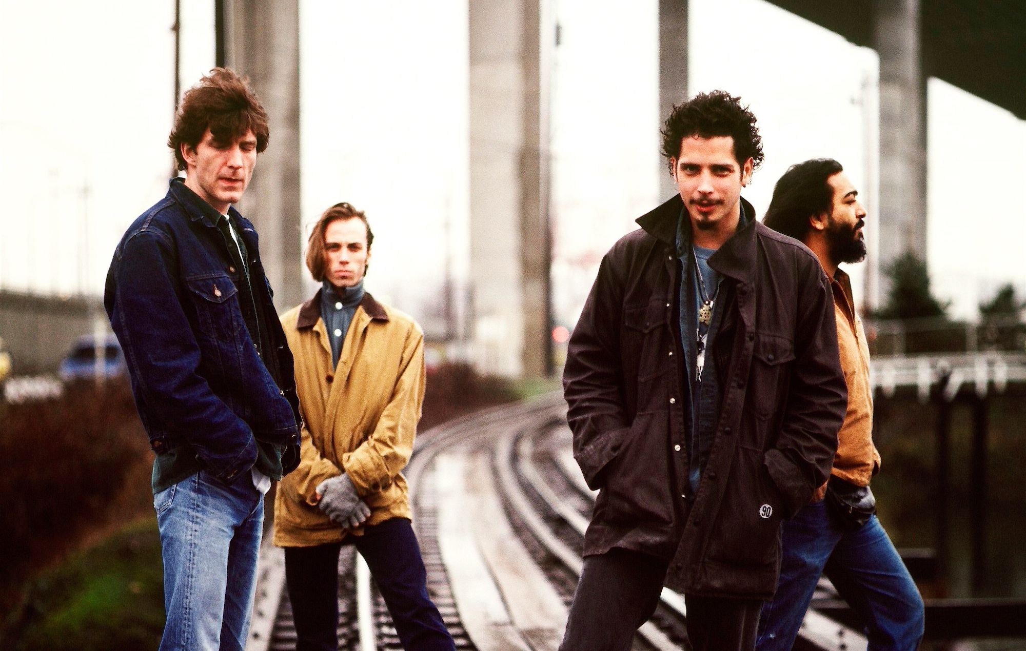 Mira este vídeo generado por la IA para 'Black Hole Sun' de Soundgarden