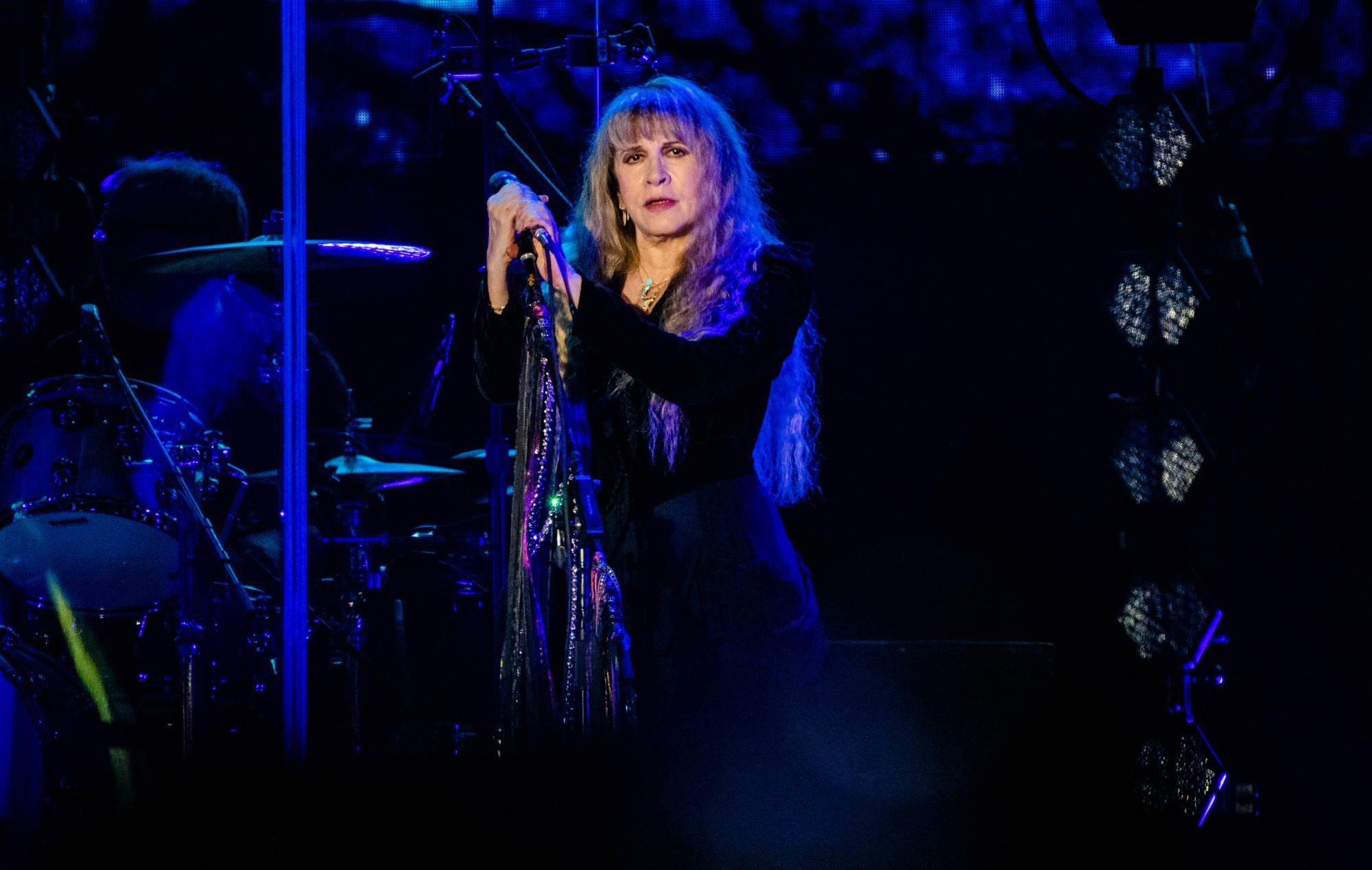 Stevie Nicks y Dave Stewart de Eurythmics comparten la nueva canción de ayuda a Ucrania "Face To Face