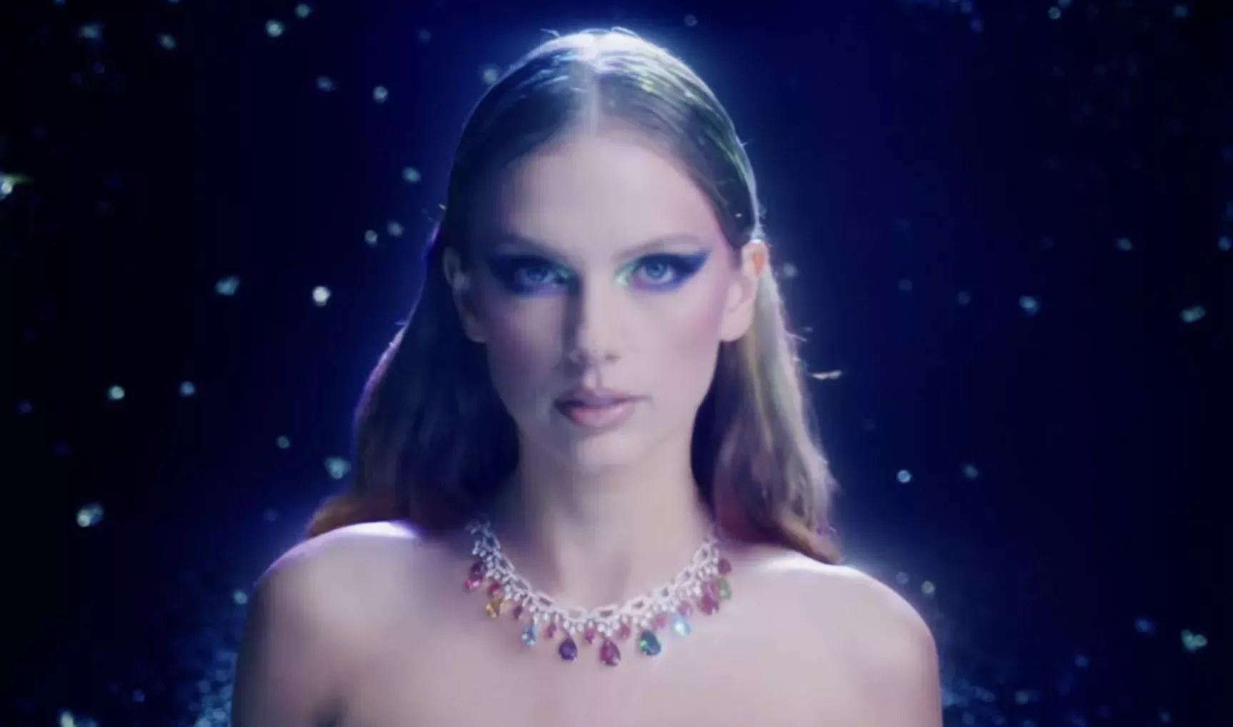 

	
		Taylor Swift interpreta a una Cenicienta totalmente 'enjoyada' que escapa de Laura Dern y Haim en su nuevo vídeo musical
	
	