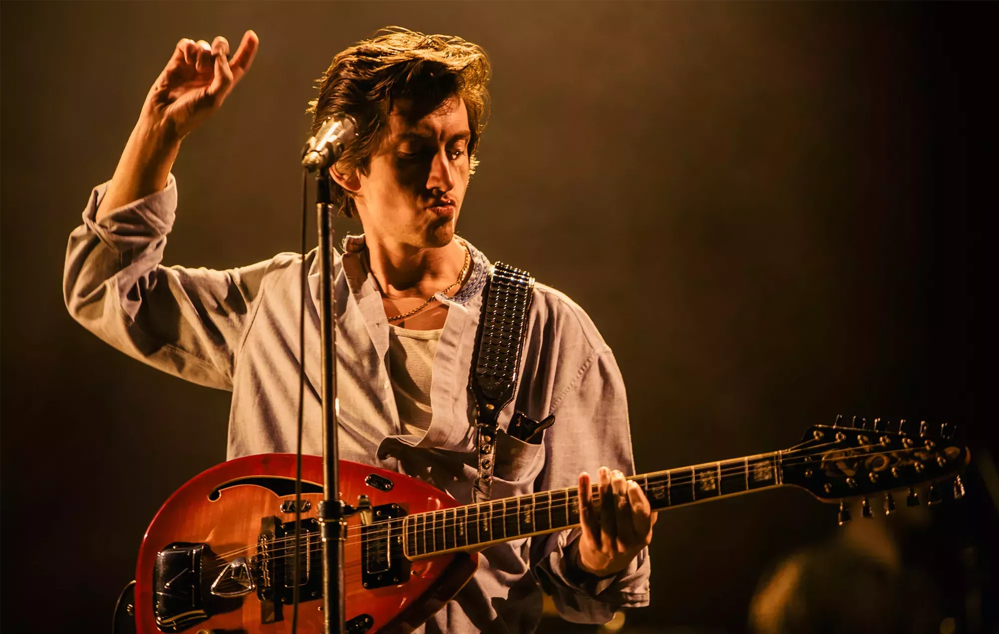 Arctic Monkeys estrenan 'Sculptures Of Anything Goes' en su primer concierto desde el lanzamiento de 'The Car'