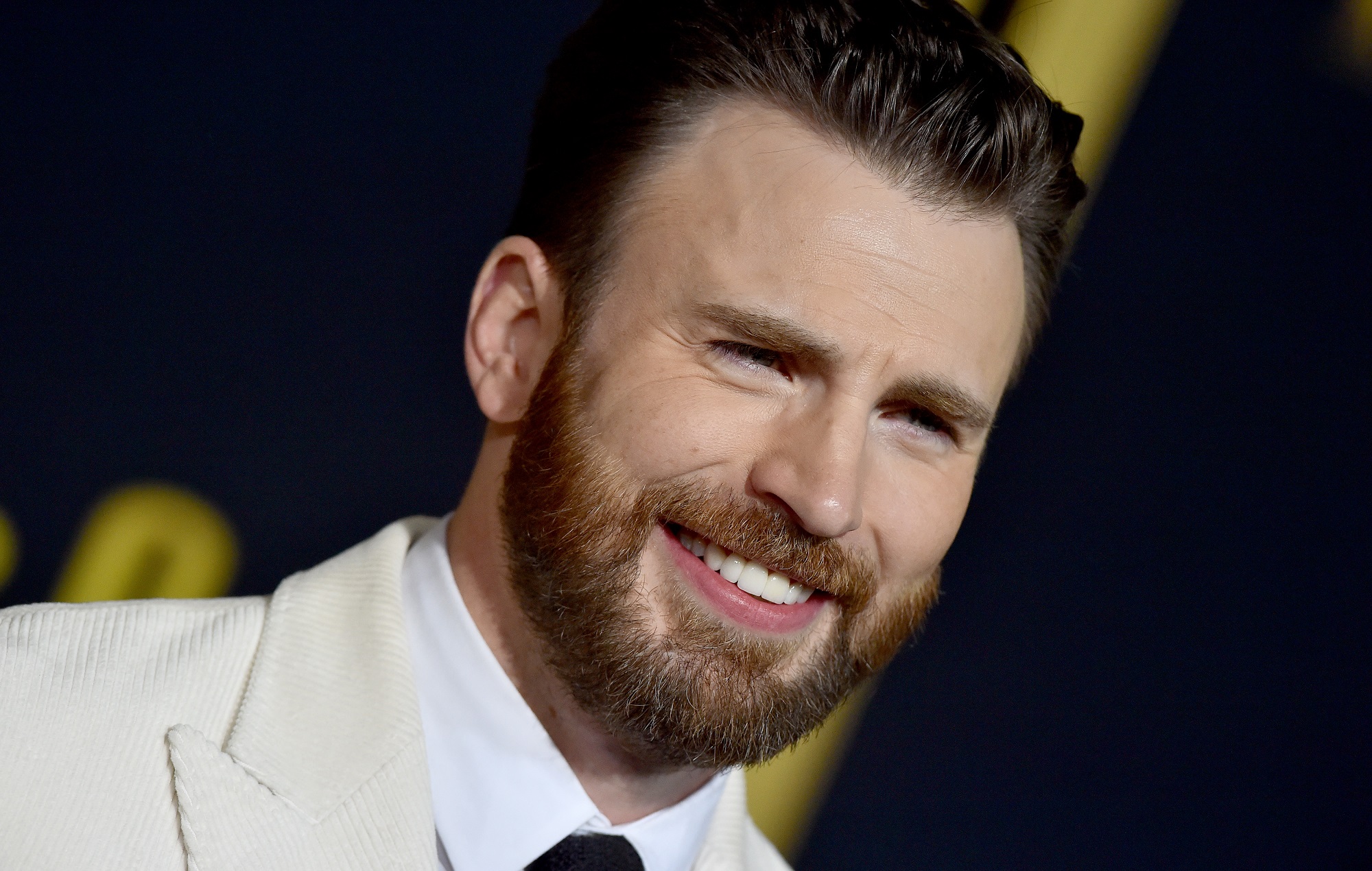 Chris Evans se burló en el chat grupal de 'Los Vengadores' por haber ganado 'El hombre vivo más sexy'