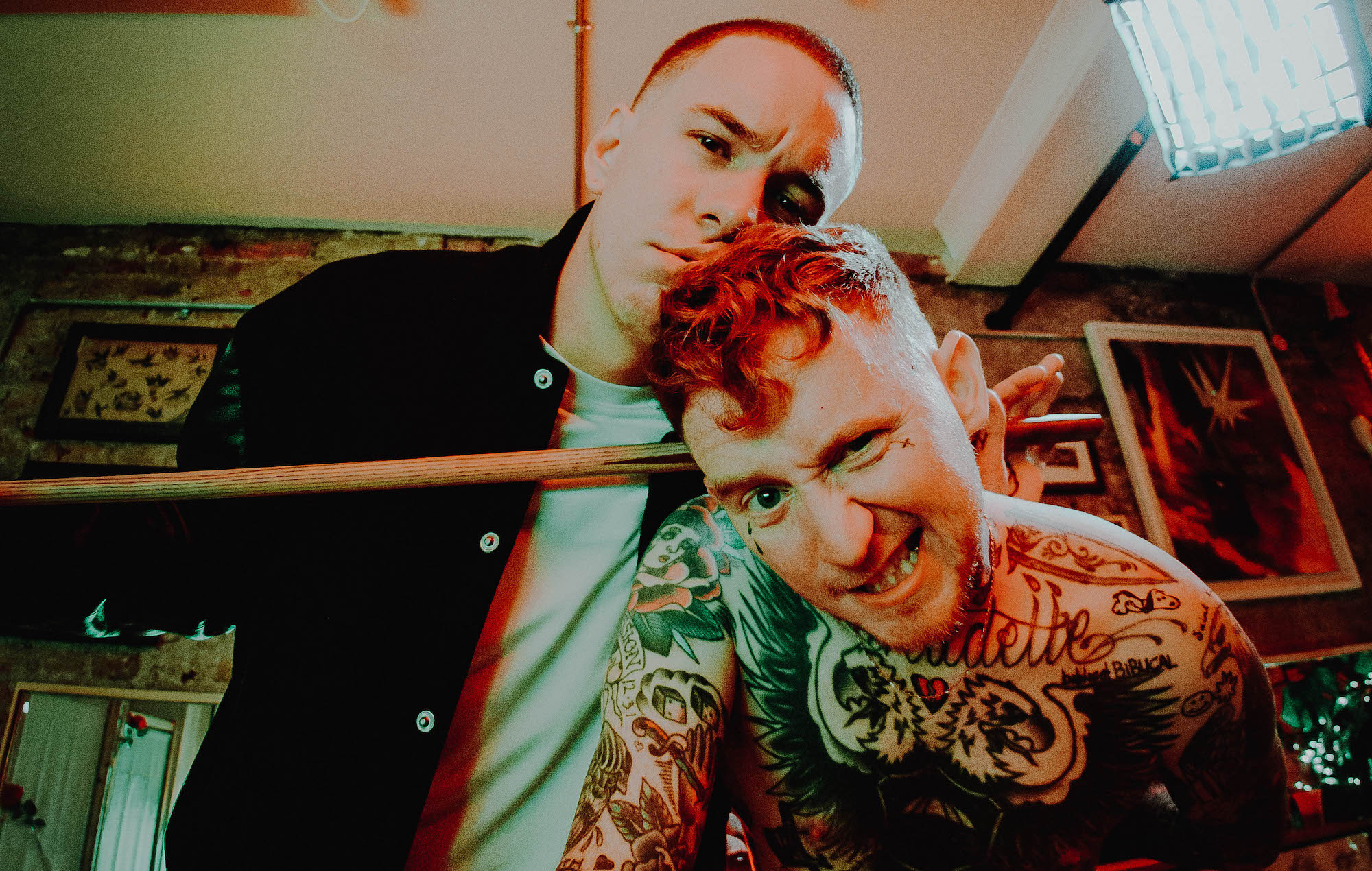 Frank Carter &amp; The Rattlesnakes nombrados mecenas del Music Venue Trust: "Esos pequeños locales definen a los artistas"