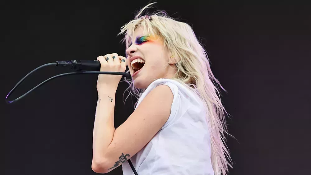 

	
		Hayley Williams se disfraza de Chucky para el espectáculo de Halloween de Paramore en Los Ángeles y lleva a los fans al escenario con 'Misery Business'
	
	