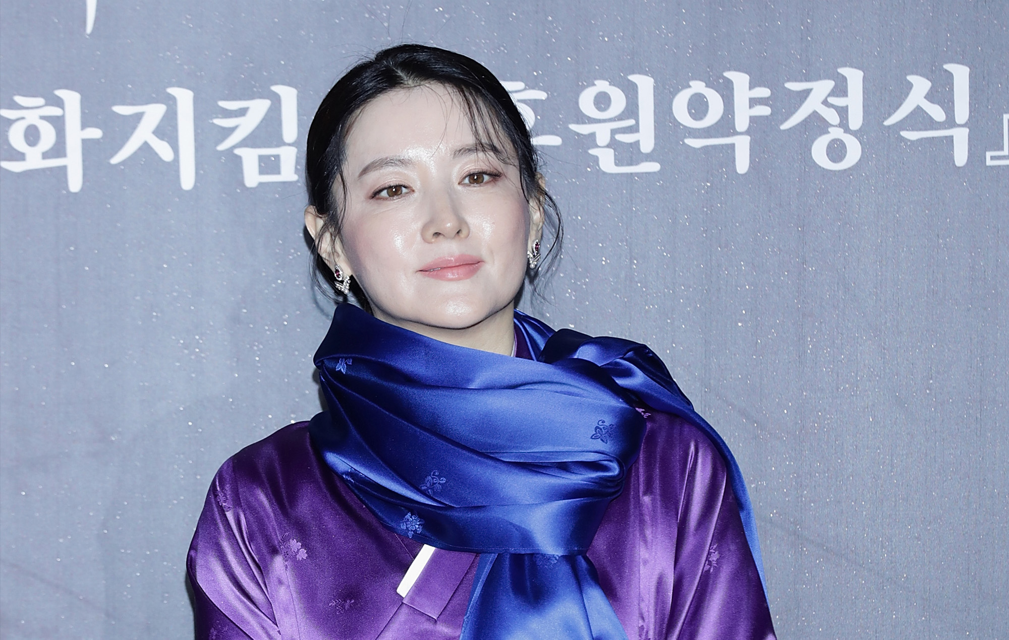 La estrella de "Lady Vengeance" Lee Young-ae ayuda a enviar a Rusia el cuerpo de la víctima del atropello en Itaewon