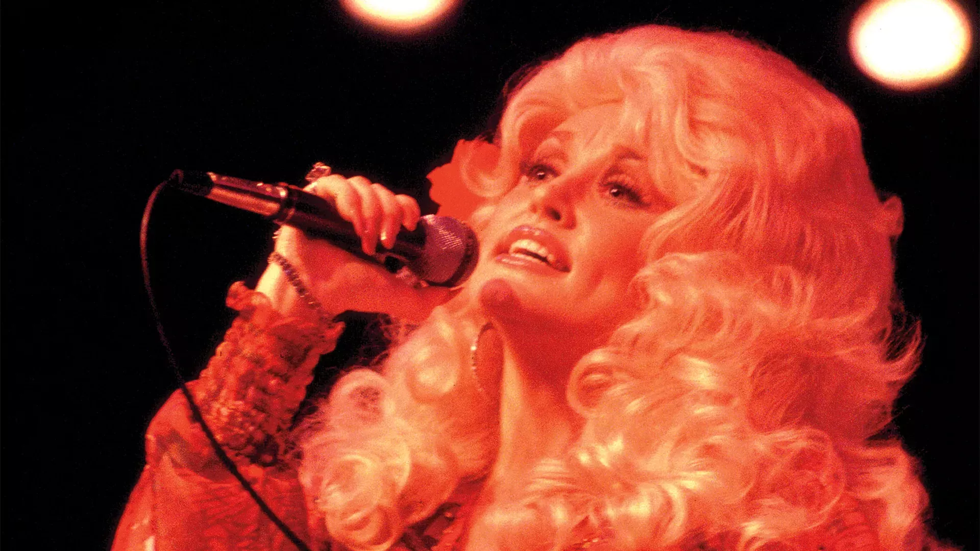 

	
		La generosidad de Dolly Parton siempre brilla - y su creencia de que otros deberían entrar en el Salón del Rock antes que ella fue sólo un ejemplo
	
	