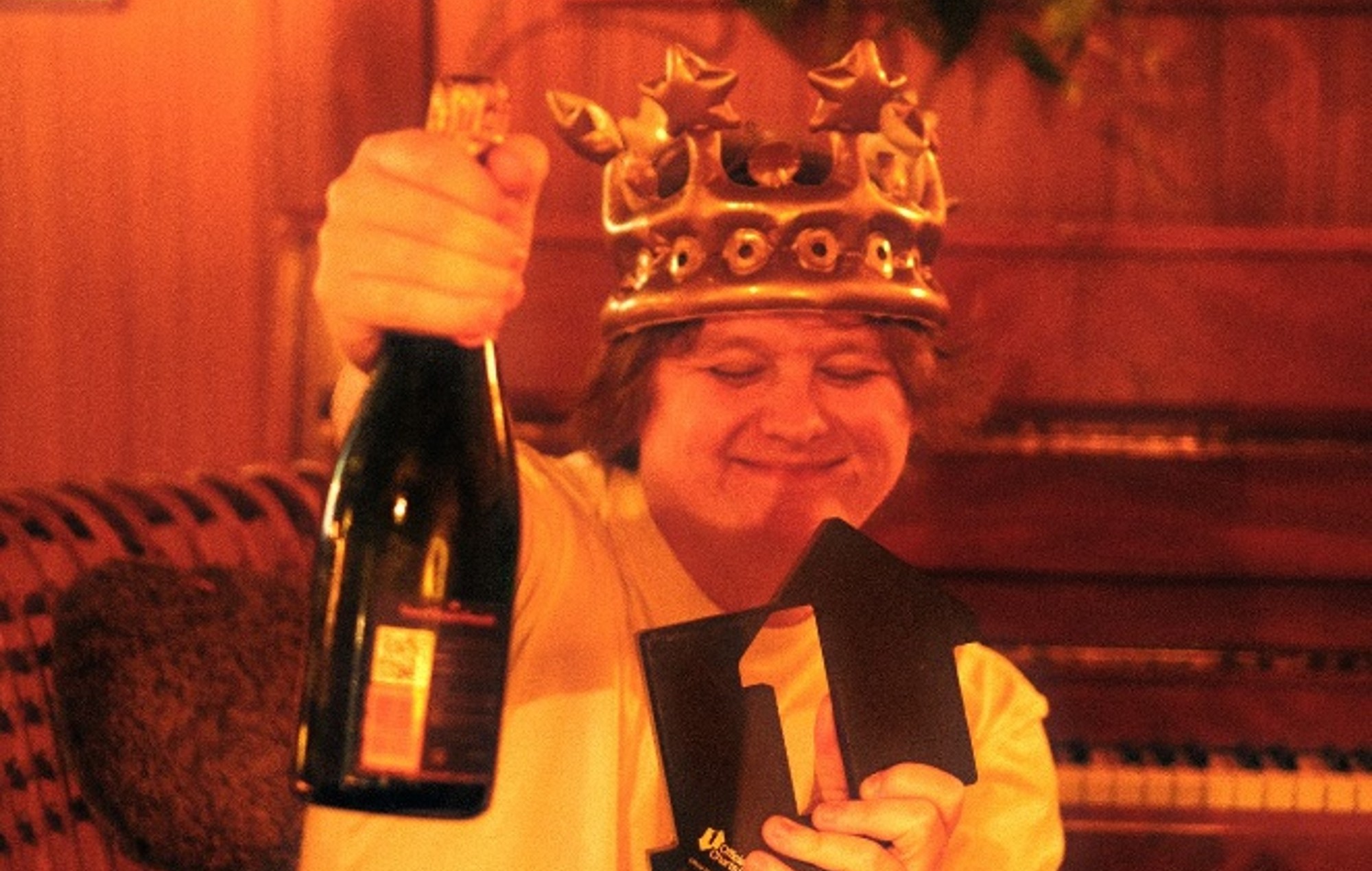 Lewis Capaldi supera a Ed Sheeran con la canción más reproducida en el Reino Unido en el 70 aniversario de la lista de singles