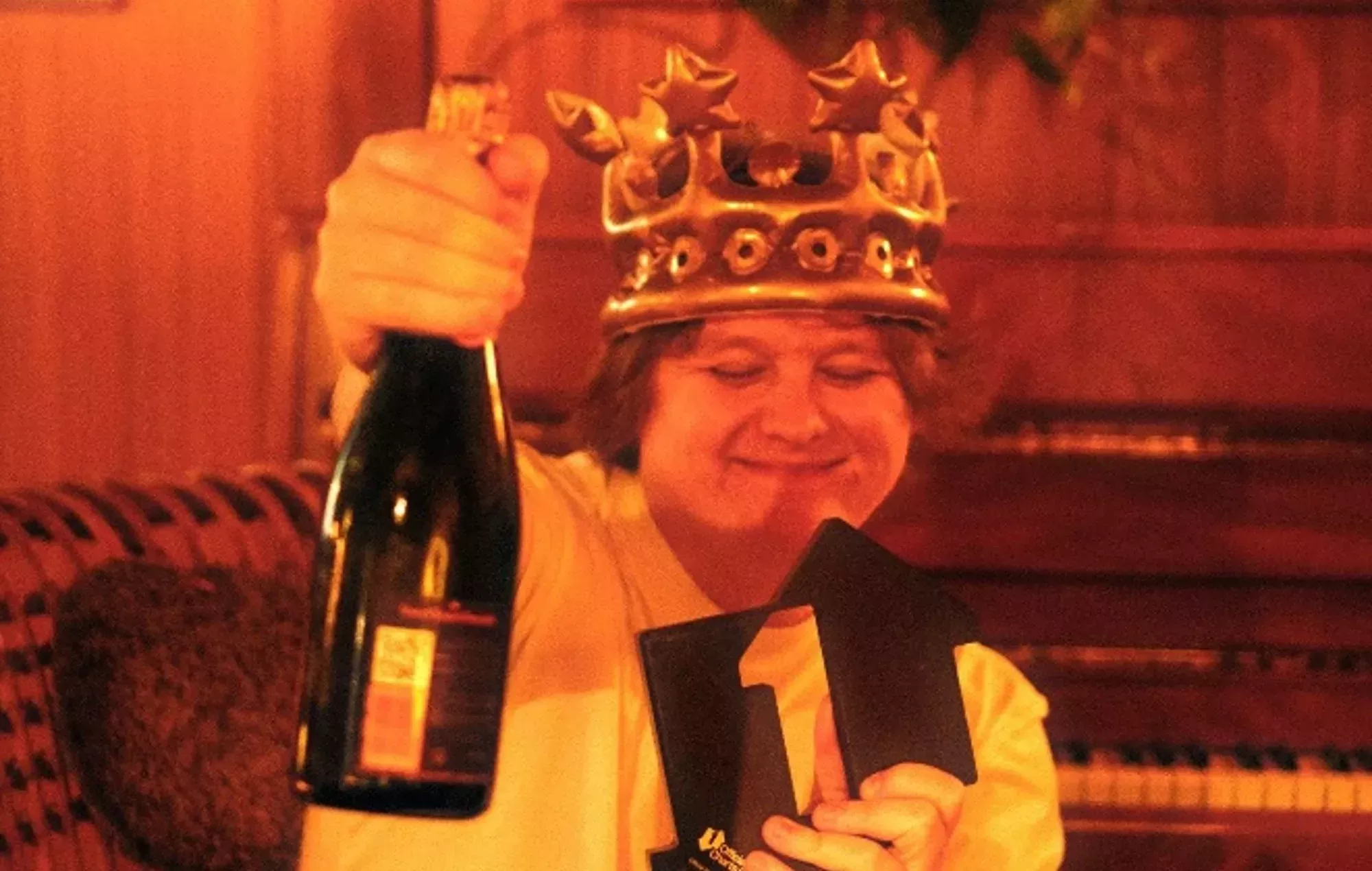 Lewis Capaldi supera a Ed Sheeran con la canción más reproducida en el Reino Unido en el 70 aniversario de la lista de singles