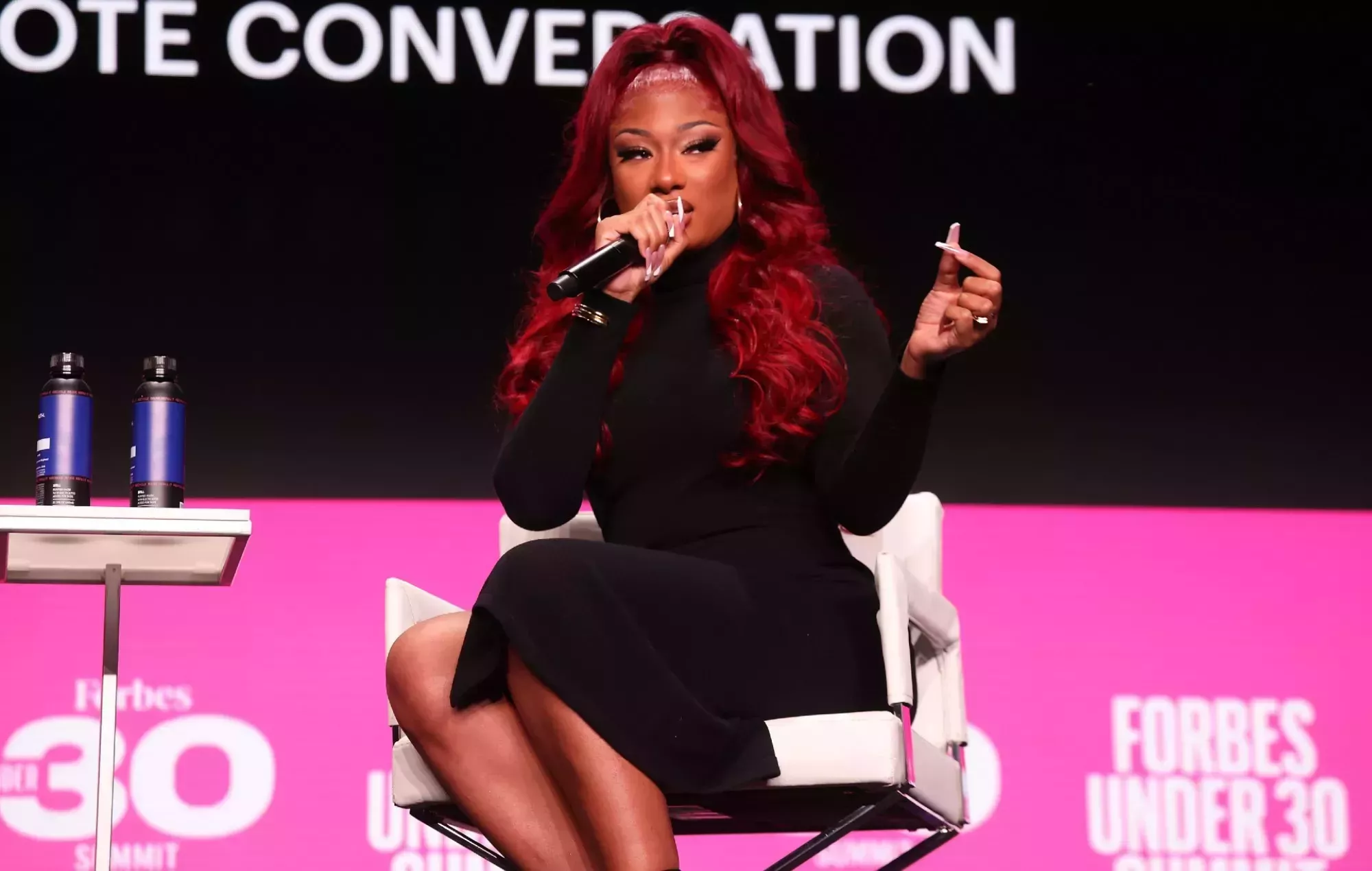 Megan Thee Stallion recibe una orden de alejamiento de su discográfica antes de los AMAs