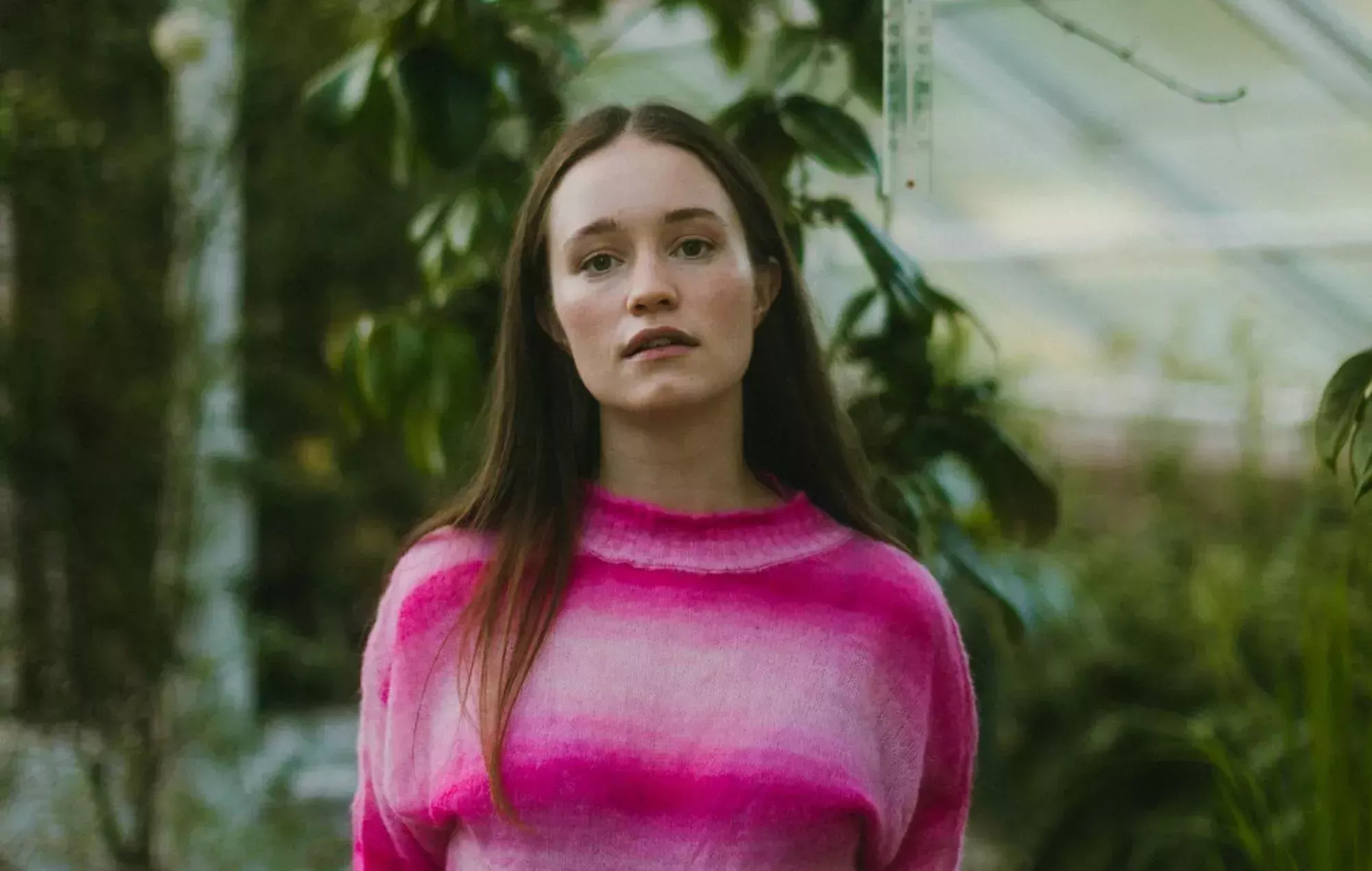 Sigrid comparte la nueva canción 'Everybody Says They're Fine' de la edición extendida de 'How To Let Go'