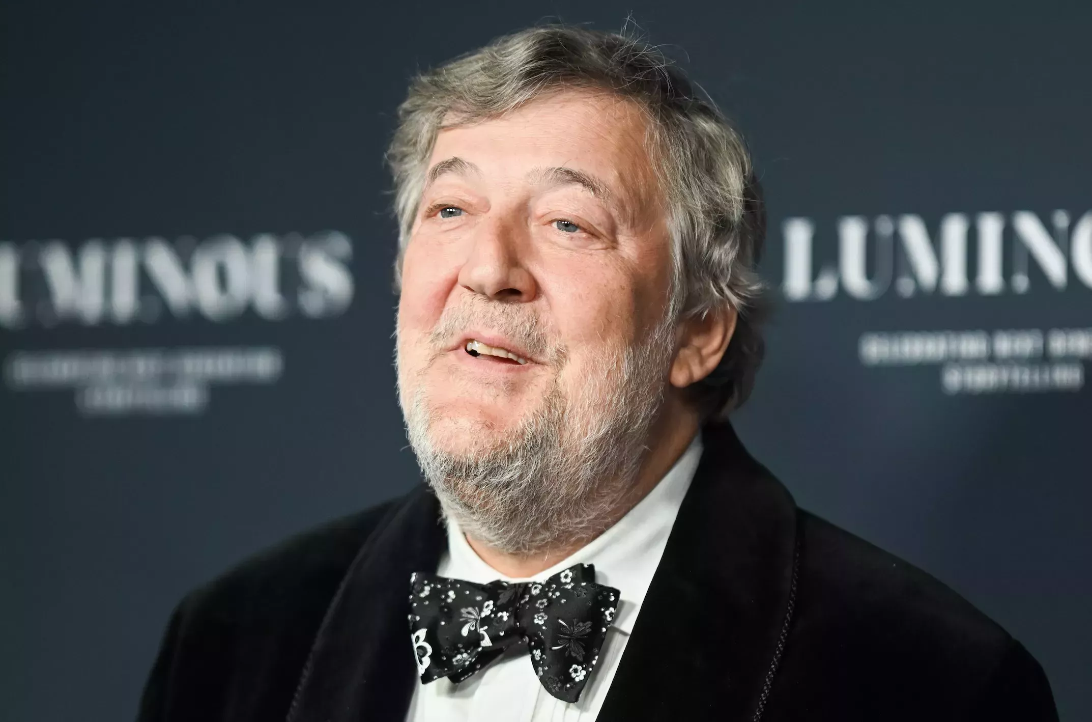 Stephen Fry abandona Twitter tras la adquisición de Elon Musk