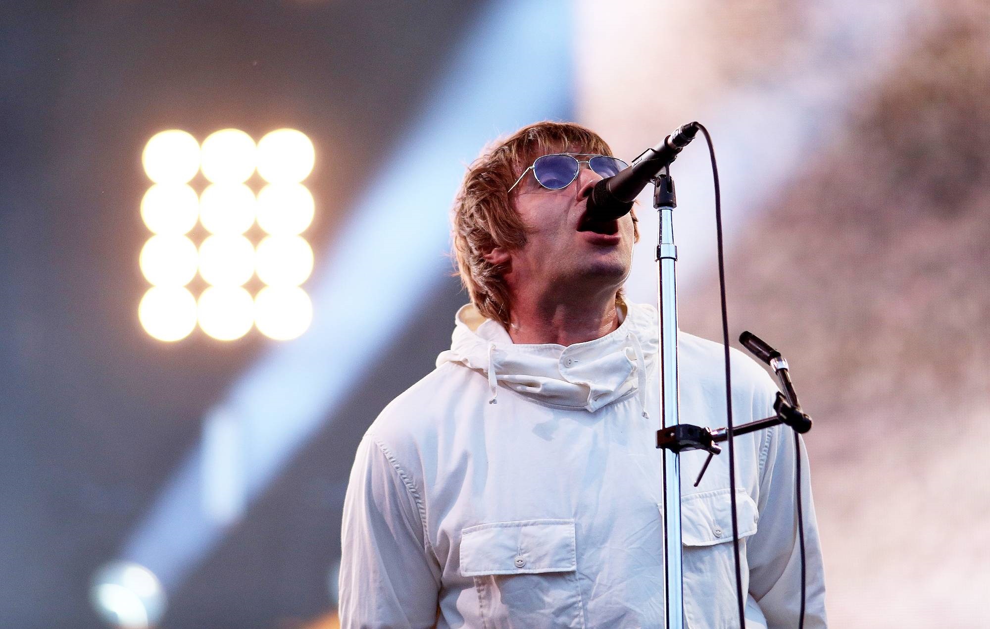 Vea a Liam Gallagher interpretando "The River" en el nuevo clip de "Knebworth 22