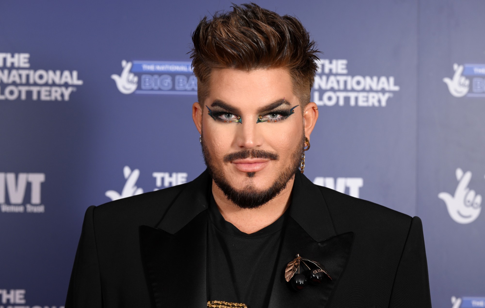 Adam Lambert anuncia su nuevo álbum 'High Drama' y comparte una versión de 'Ordinary World' de Duran Duran