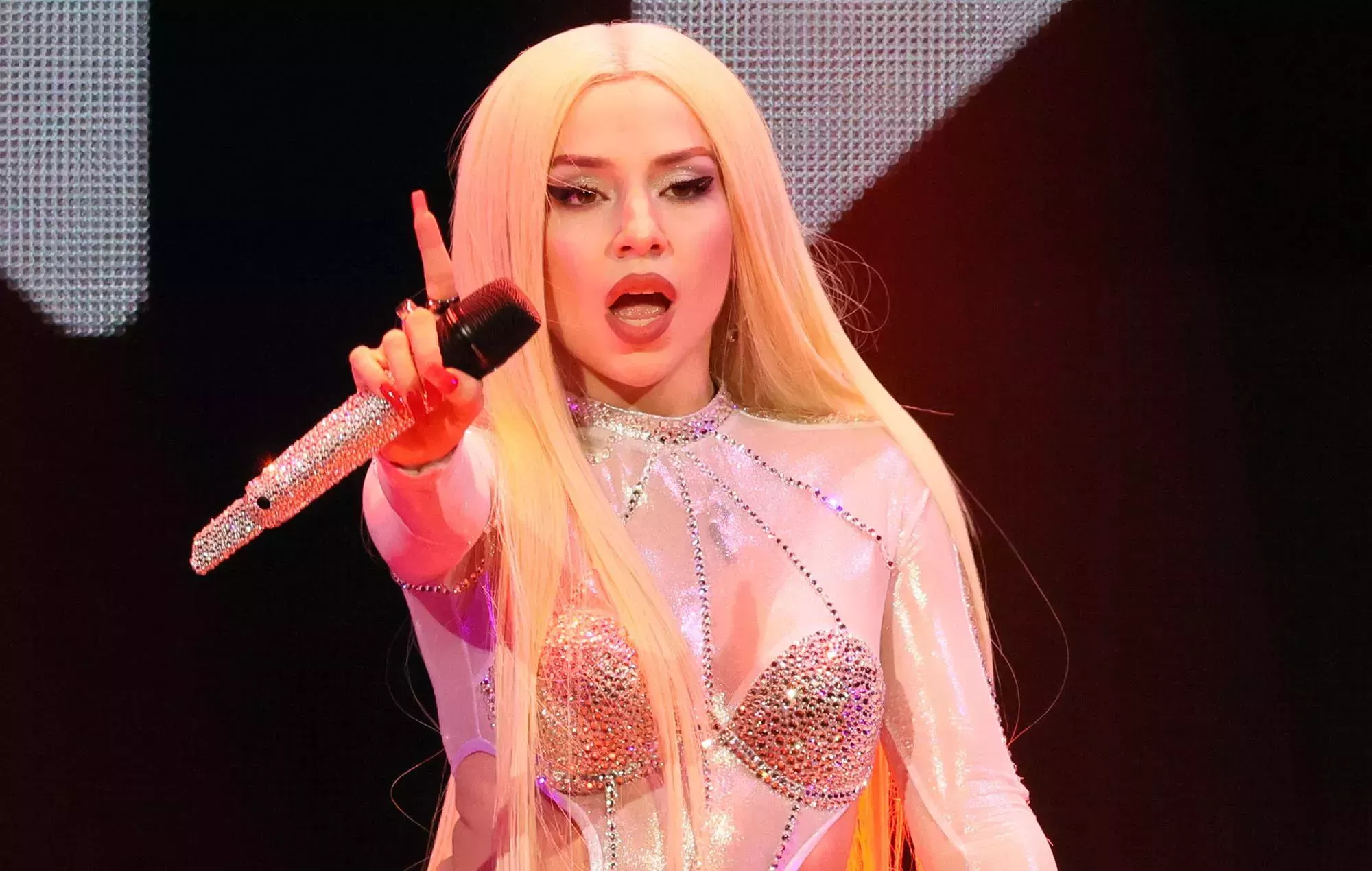 Ava Max presenta sus nuevas canciones 