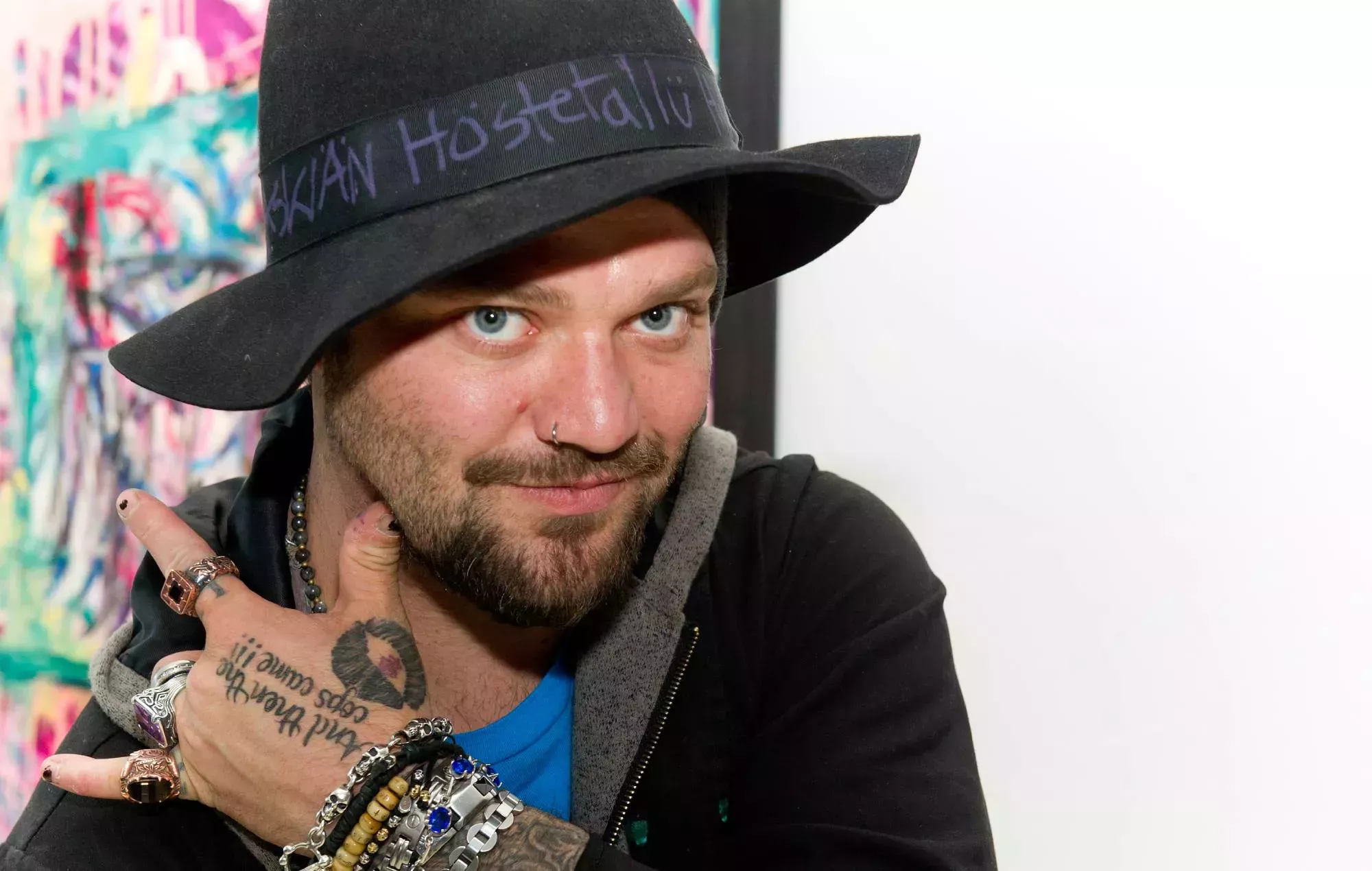 Bam Margera recibe el alta tras un susto de neumonía