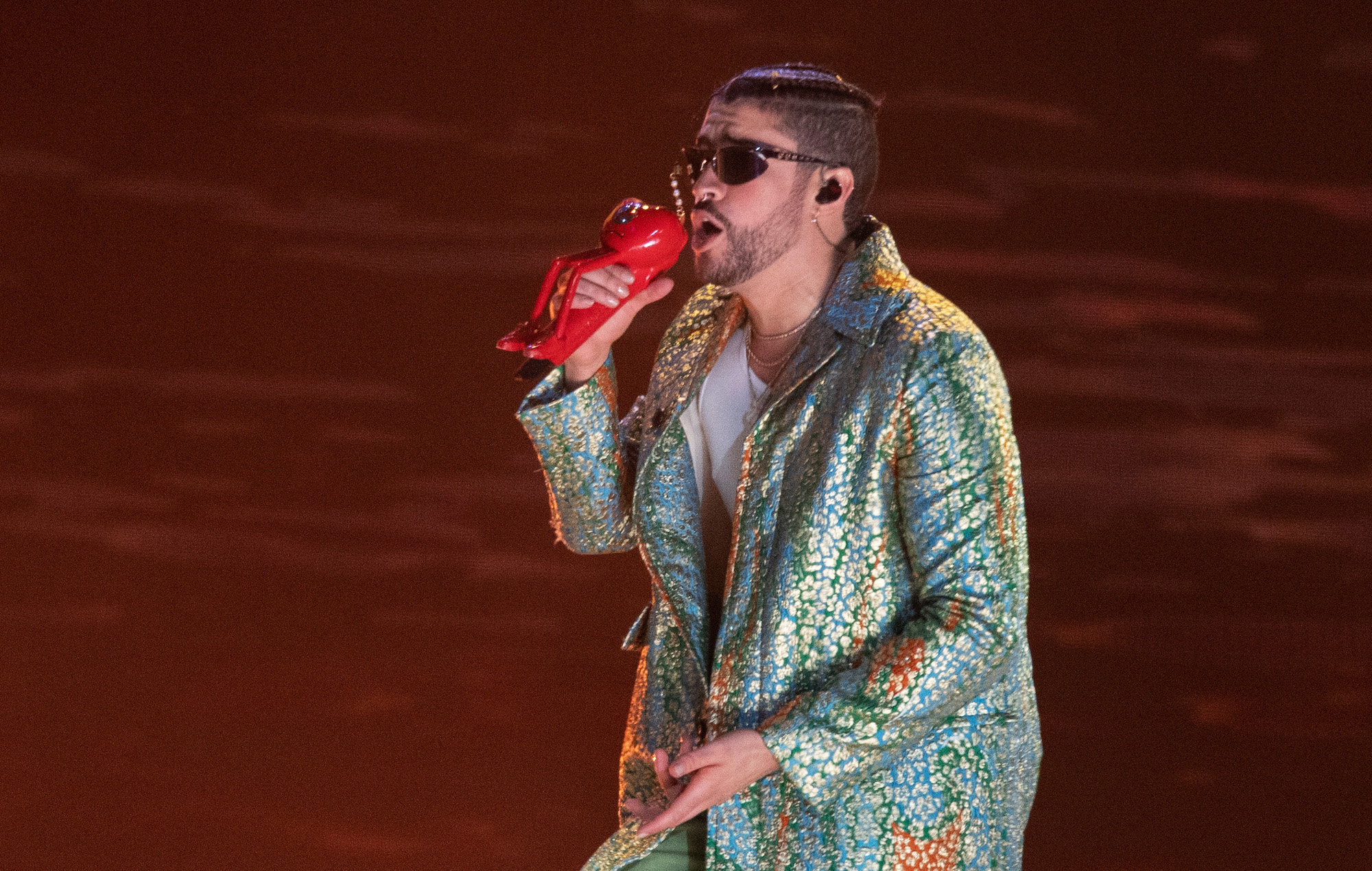 El presidente mexicano insta a Bad Bunny a ofrecer un concierto gratuito a los aficionados afectados por el caos de las entradas