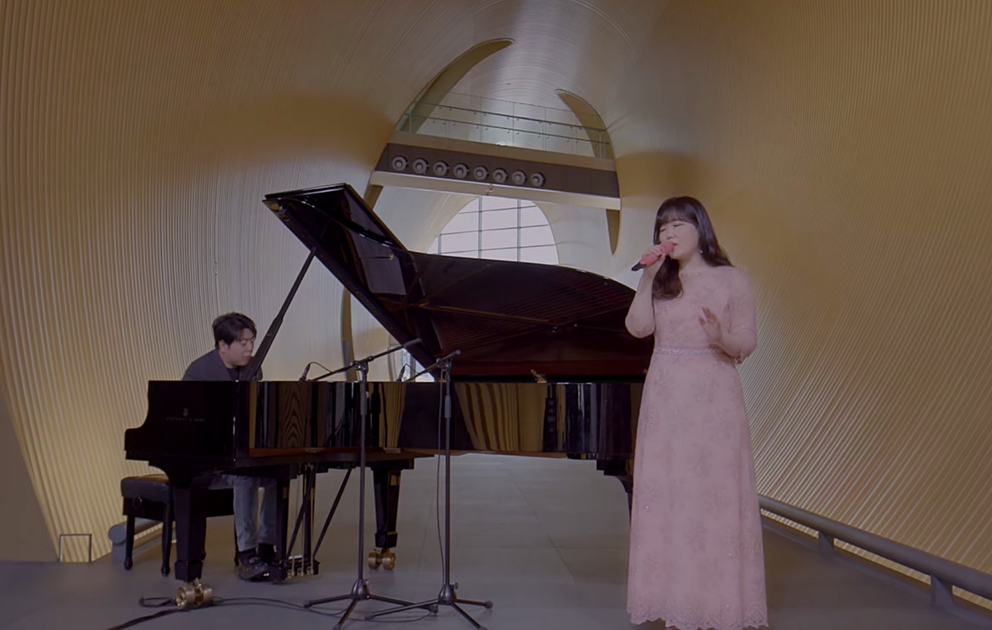 Lee Su-hyun, de AKMU, se une al pianista Lang Lang para interpretar una versión de "Remember Me