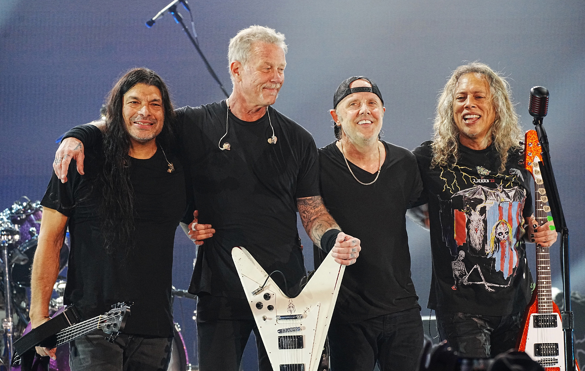 Metallica interpreta una versión acústica de "Borderline" de Thin Lizzy
