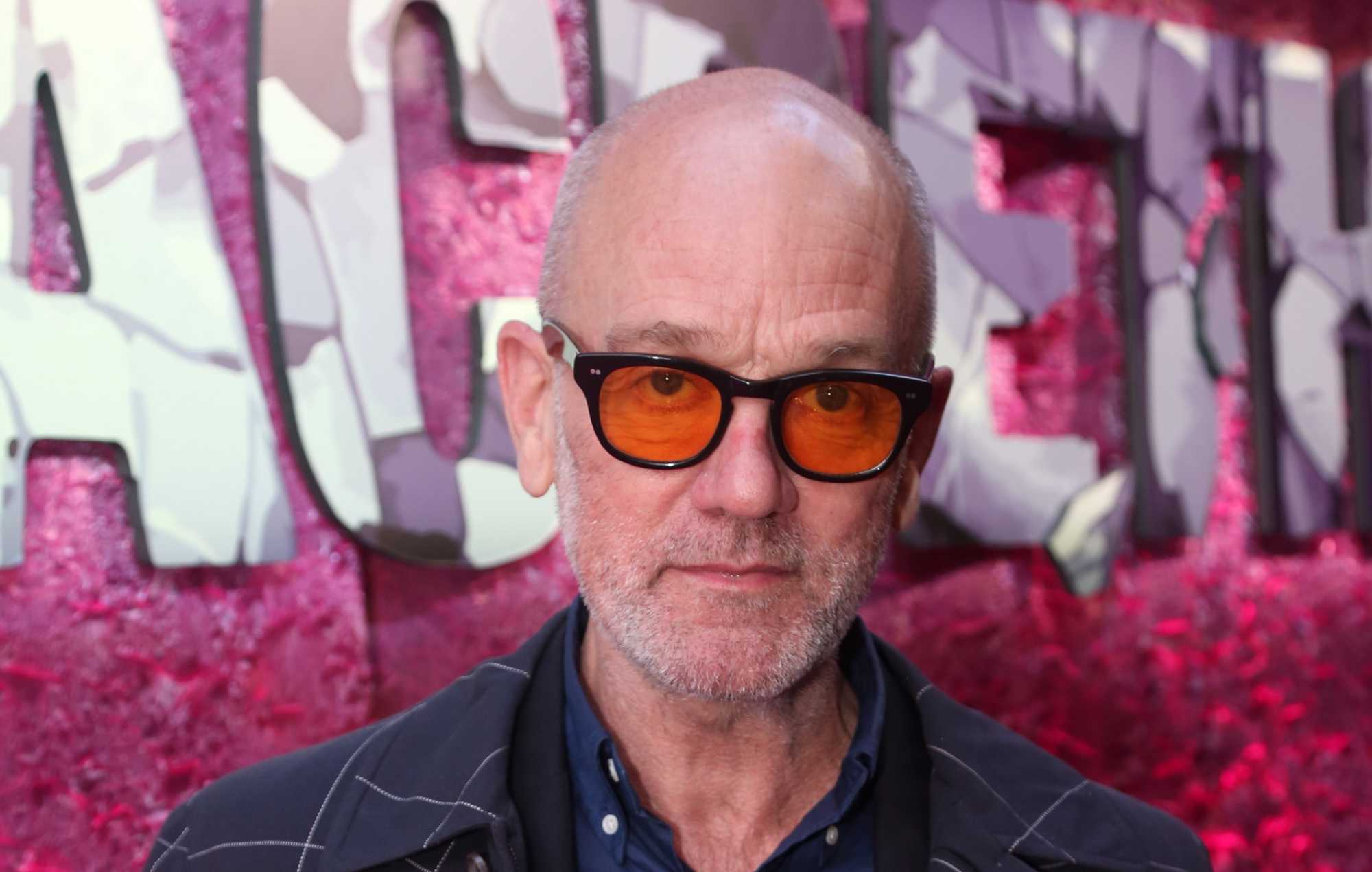 Michael Stipe confirma que su álbum en solitario "debería estar listo el año que viene"
