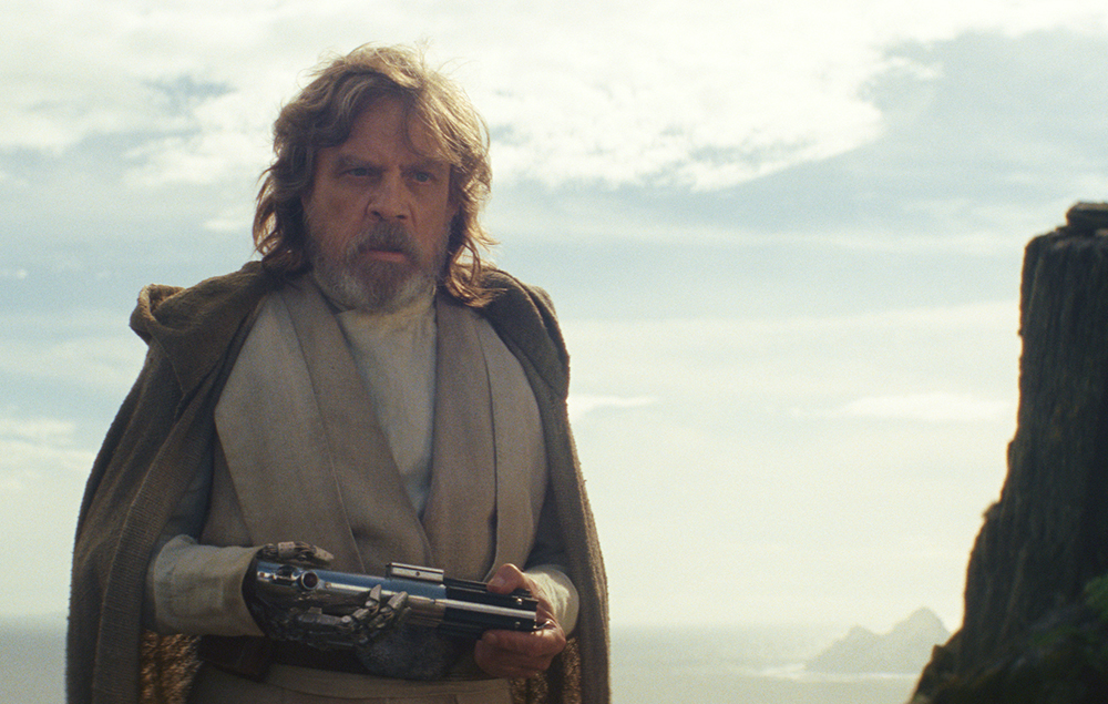 Rian Johnson defiende el uso de la comedia en 'Star Wars: Los últimos Jedi': "No sé si han visto 'El retorno del Jedi'"