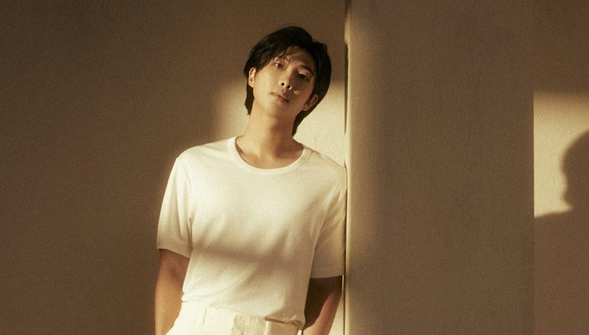 

	
		RM se convierte en el primer miembro de BTS que consigue que un álbum en solitario alcance el Top 10 con el ascendente 'Indigo', mientras que SZA gobierna la lista por segunda semana consecutiva