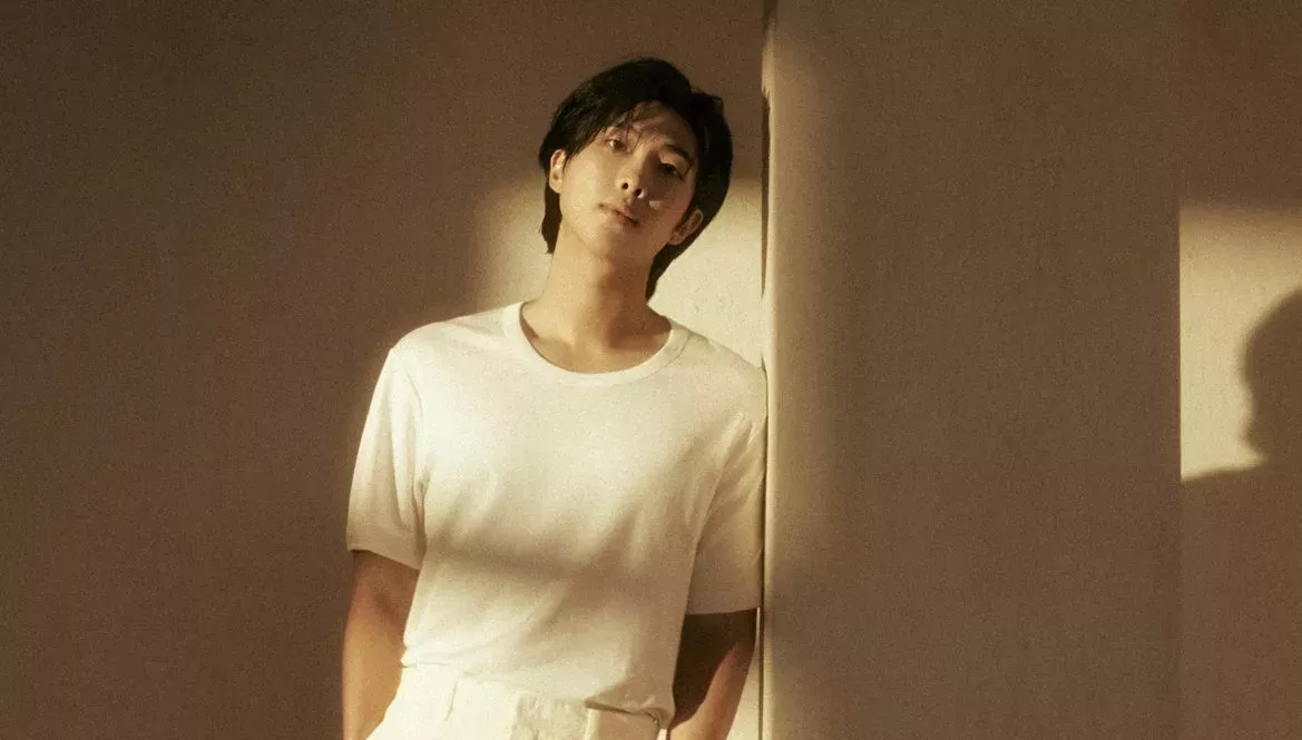 

	
		RM se convierte en el primer miembro de BTS que consigue que un álbum en solitario alcance el Top 10 con el ascendente 'Indigo', mientras que SZA gobierna la lista por segunda semana consecutiva
	
	