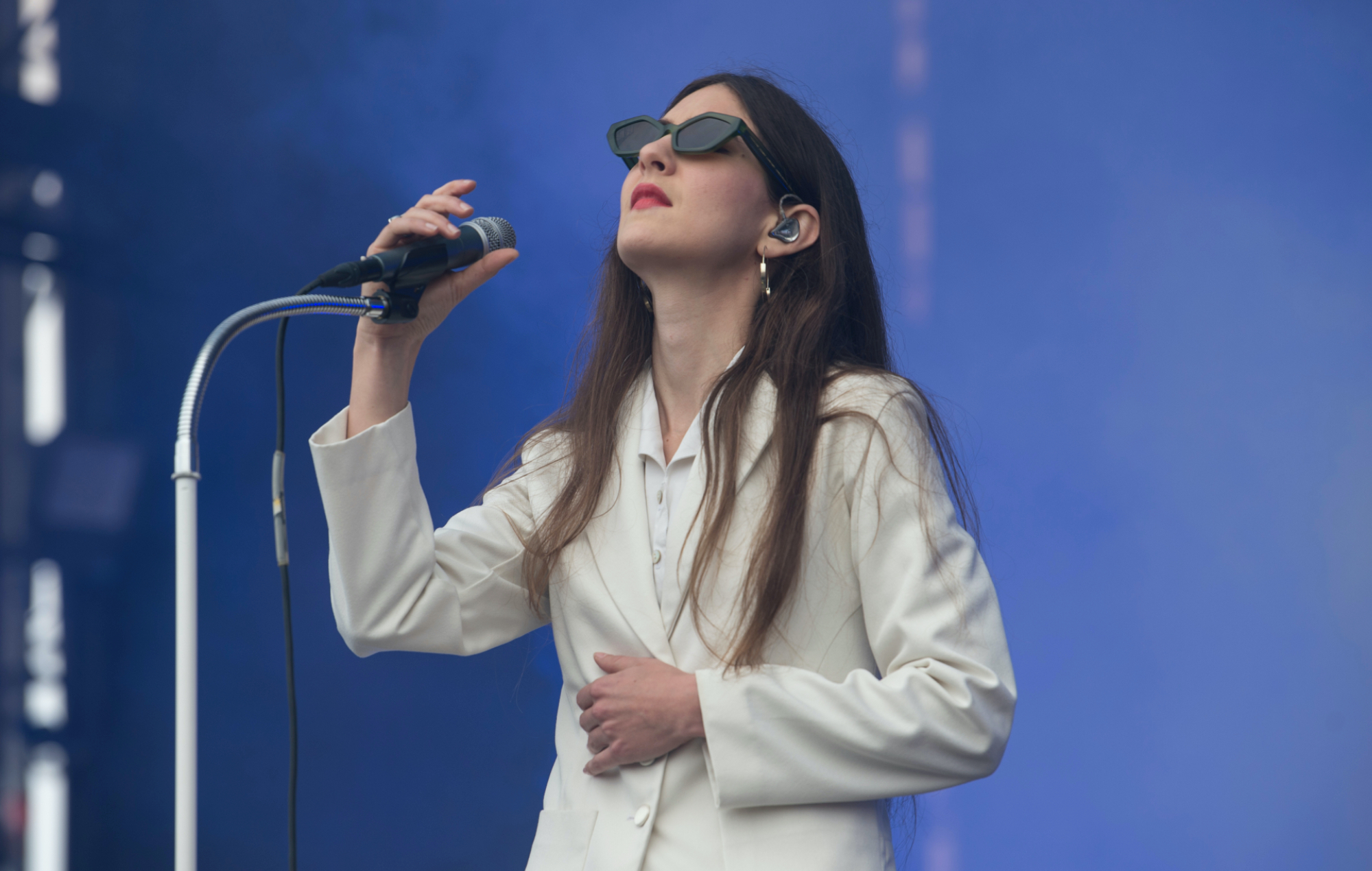 Weyes Blood estrena canciones de '...Hearts Aglow' en un concierto en San Diego
