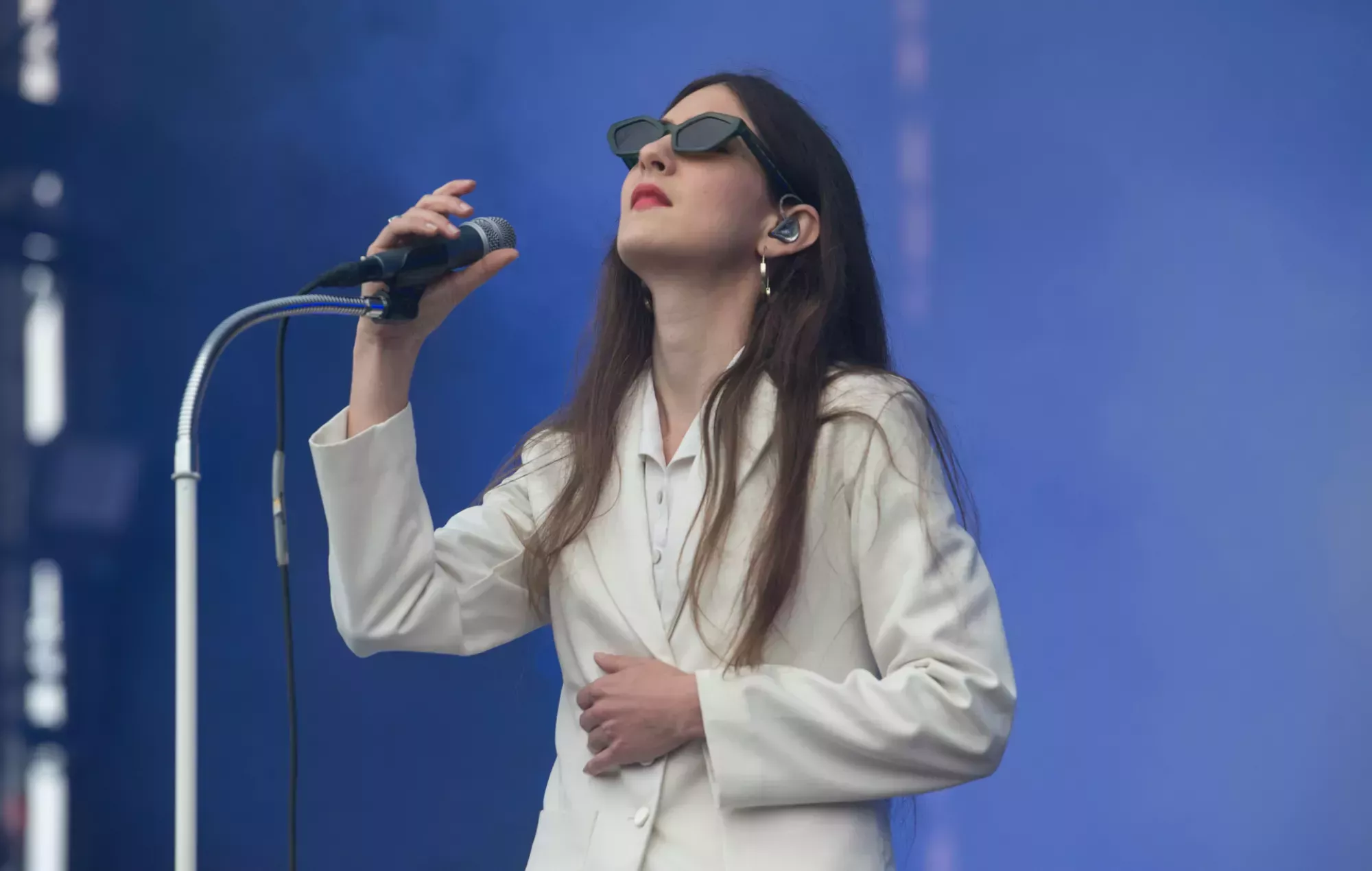 Weyes Blood estrena canciones de '...Hearts Aglow' en un concierto en San Diego