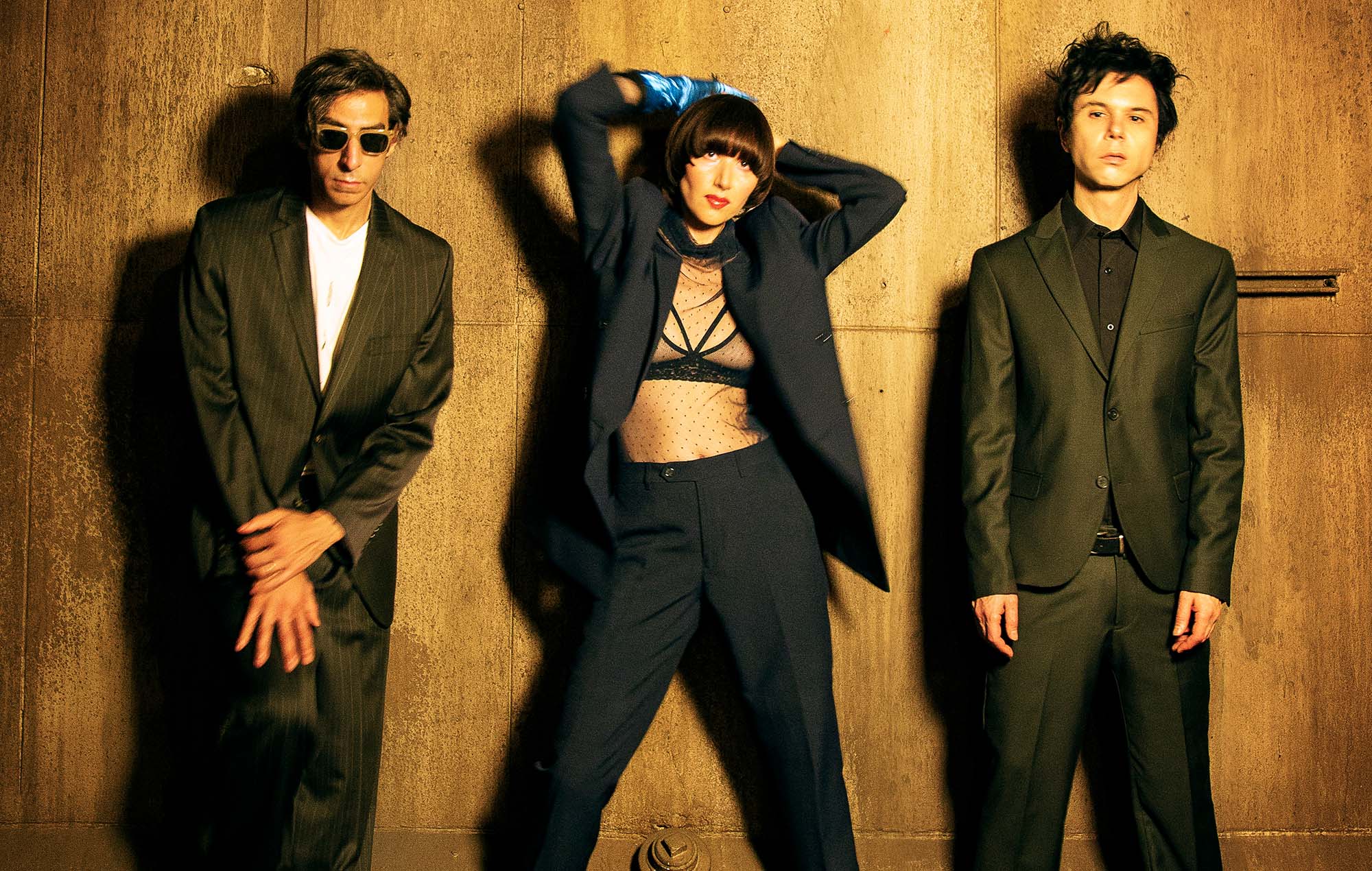 Yeah Yeah Yeahs cancelan su aparición en SNL y el festival debido a la enfermedad de Nick Zinner