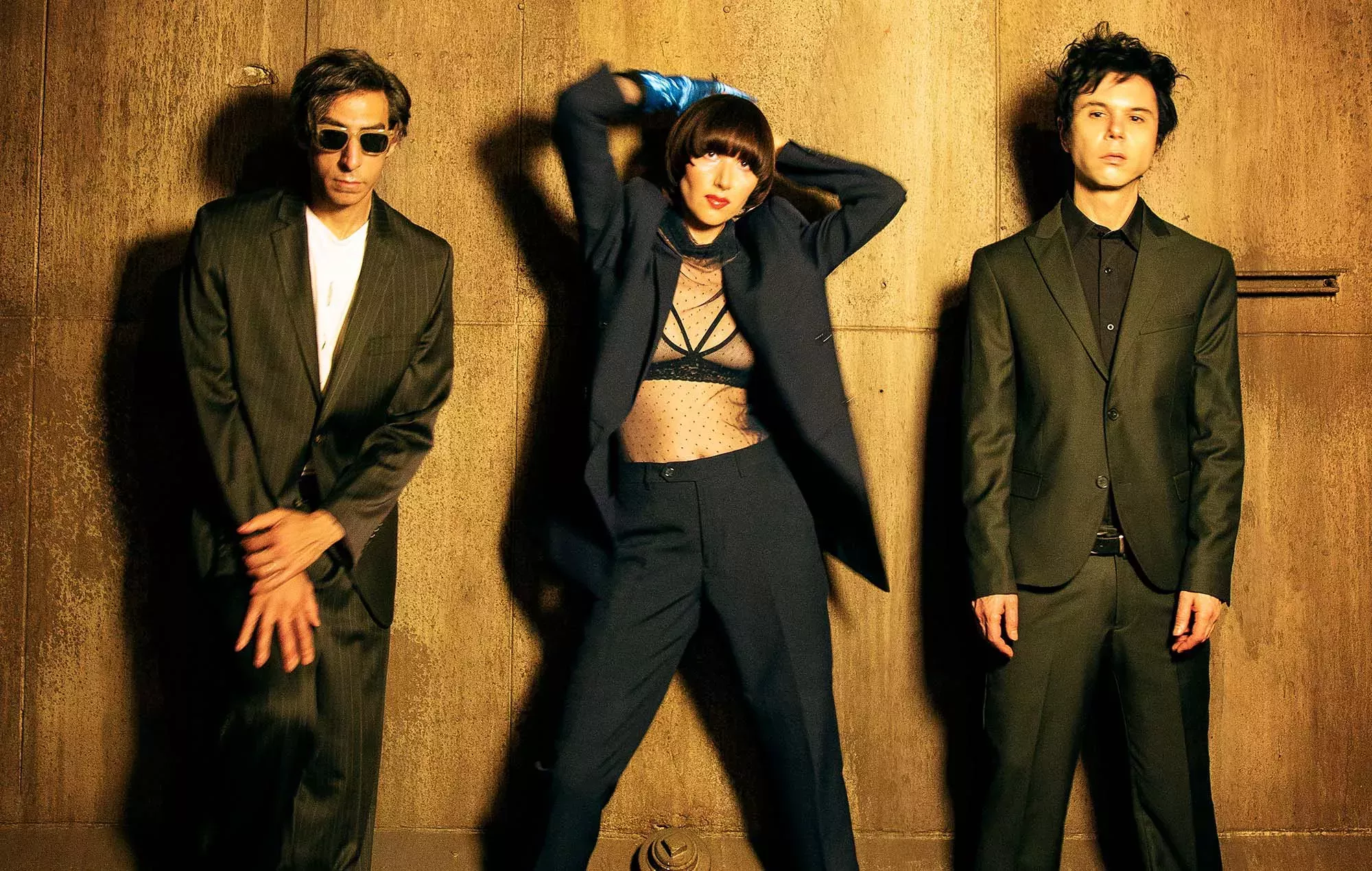 Yeah Yeah Yeahs cancelan su aparición en SNL y el festival debido a la enfermedad de Nick Zinner