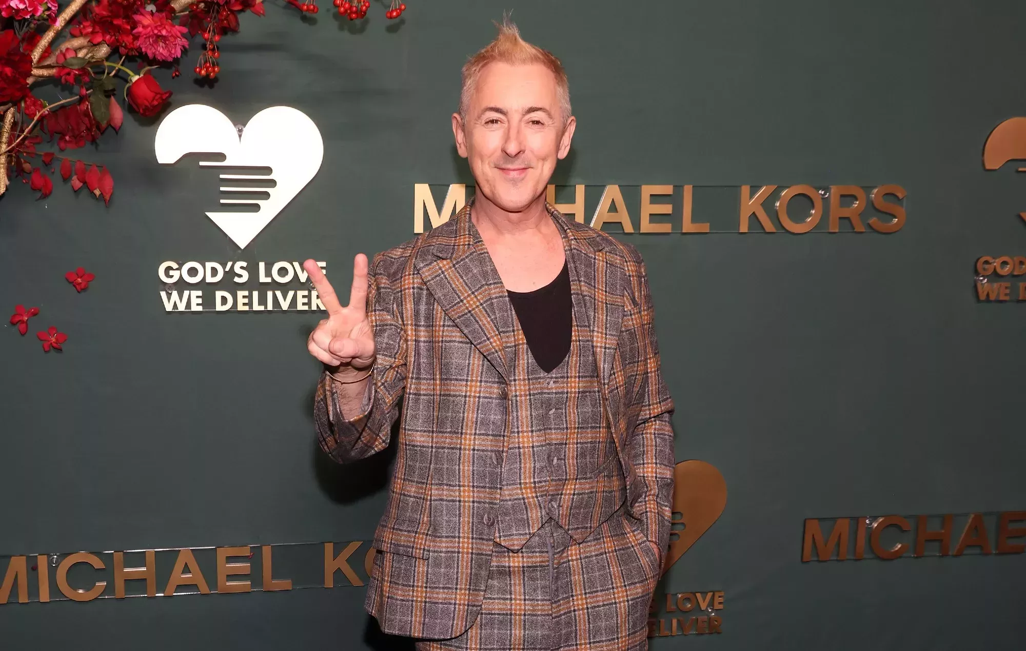 Alan Cumming devuelve la OBE por 