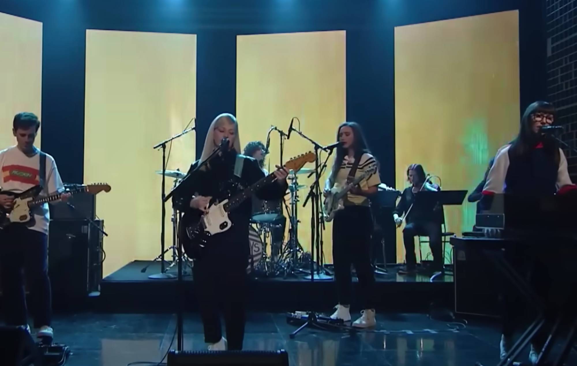 Alvvays interpretan "Belinda Says" en su debut televisivo en Fallon