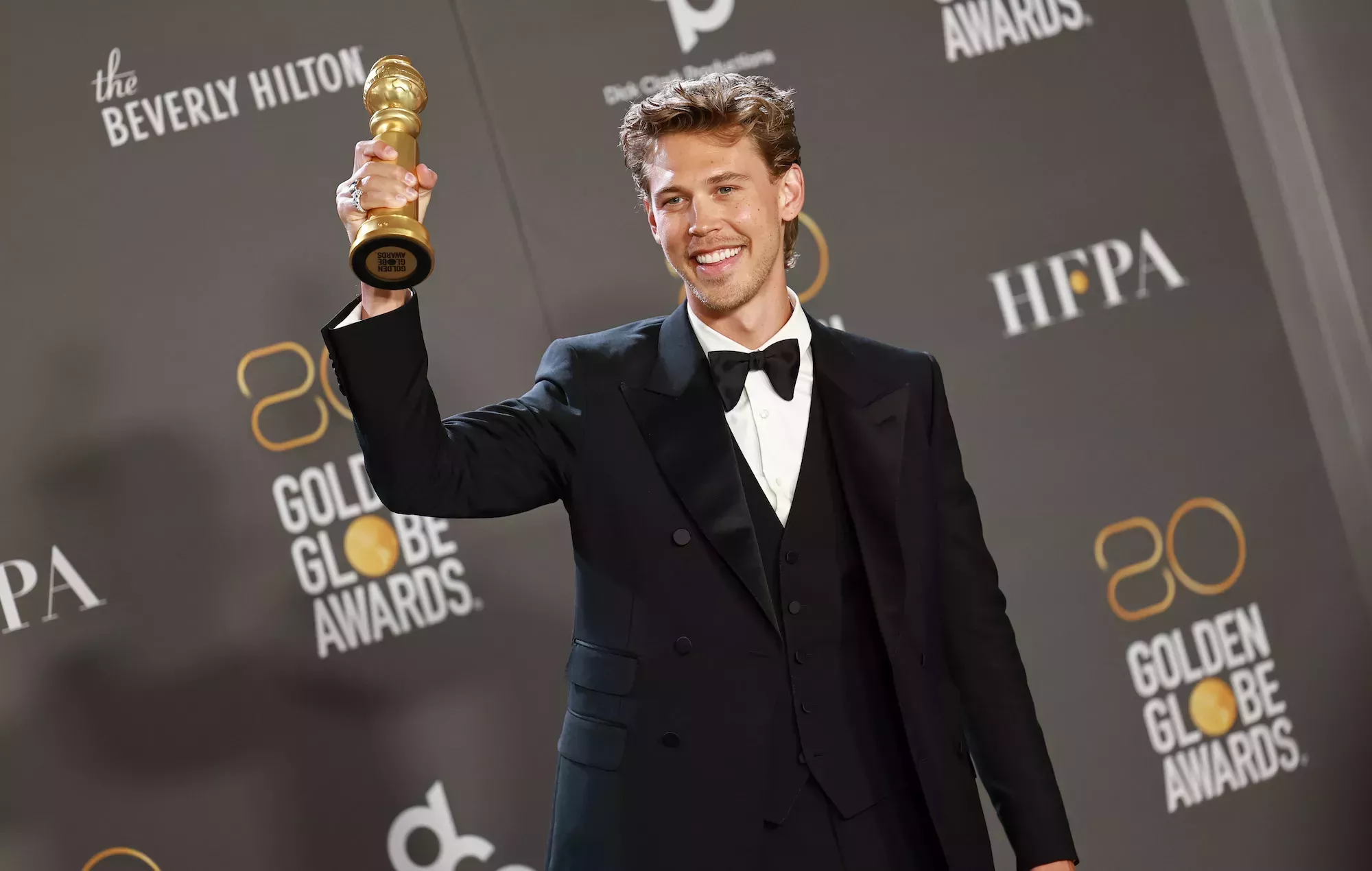 Austin Butler responde a las afirmaciones de que sigue hablando como Elvis: 