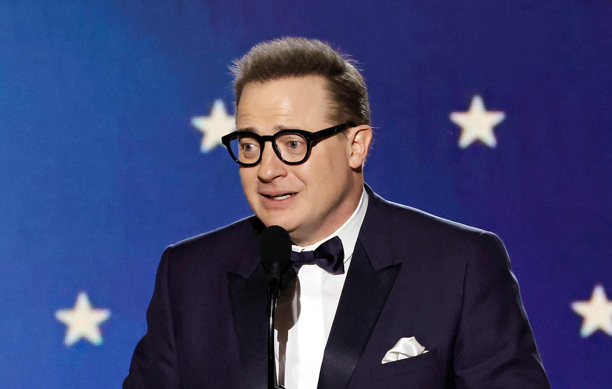 Brendan Fraser da un discurso entre lágrimas tras ganar en los Critics Choice Awards