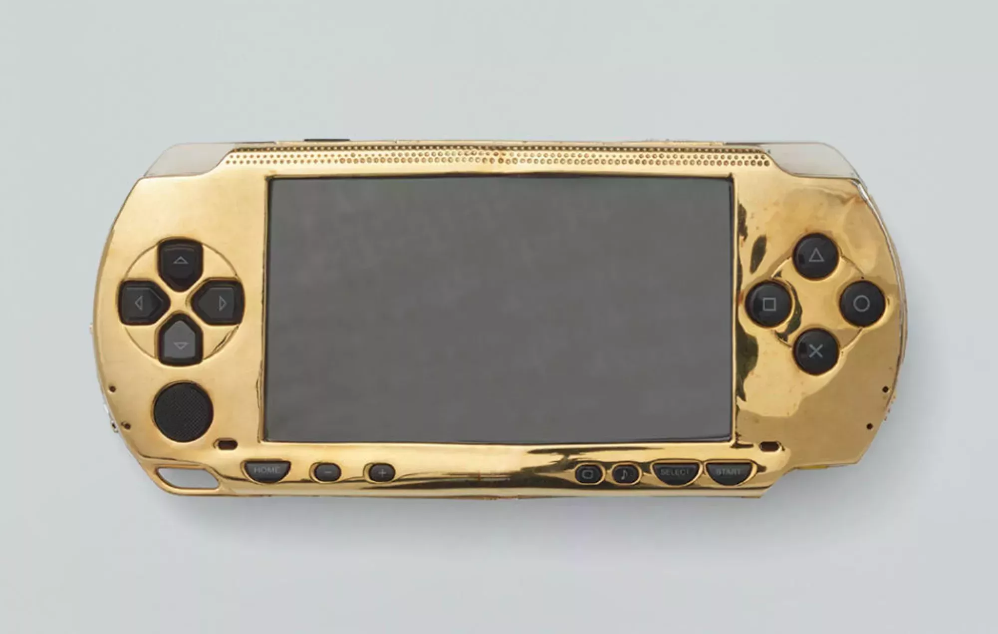 Drake ya tiene la PSP bañada en oro de 14 quilates creada para Pharrell Williams