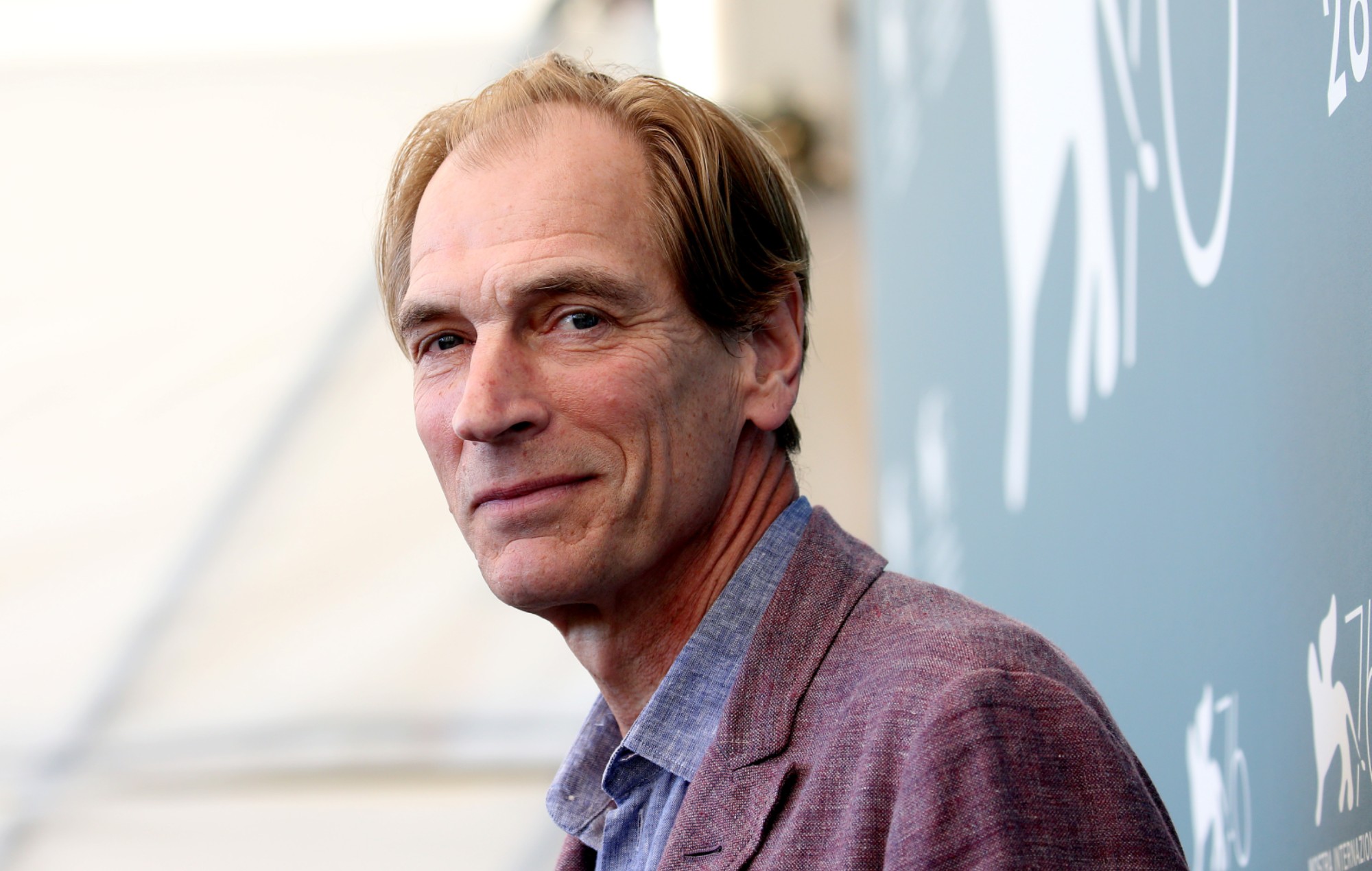 El hermano de Julian Sands teme que nunca se encuentre al actor desaparecido