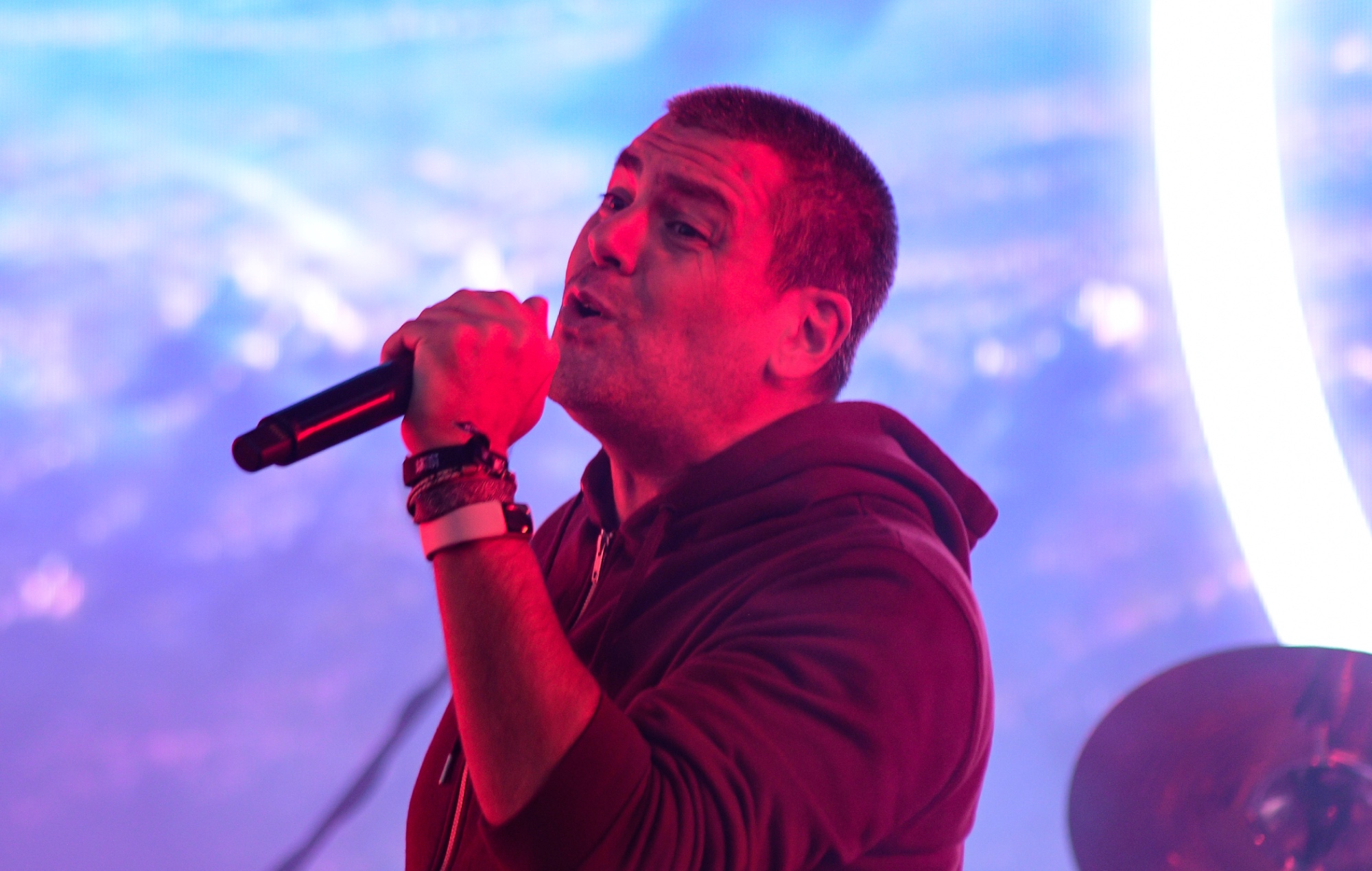 El líder de Alien Ant Farm, Dryden Mitchell, acusado de lesiones tras llevar la mano de un fan a sus genitales.