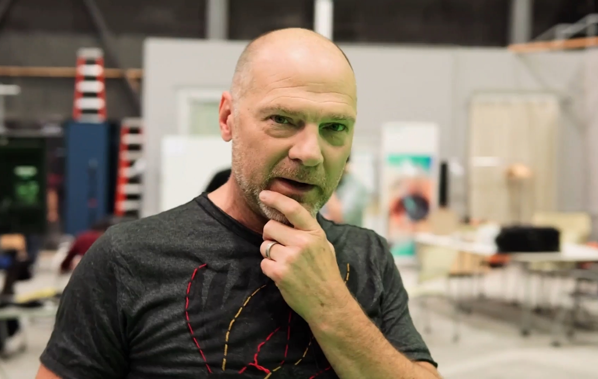 Exclusiva: Les Stroud, presentador de "Survivorman", nos muestra los entresijos de "Survivorman VR: The Descent".