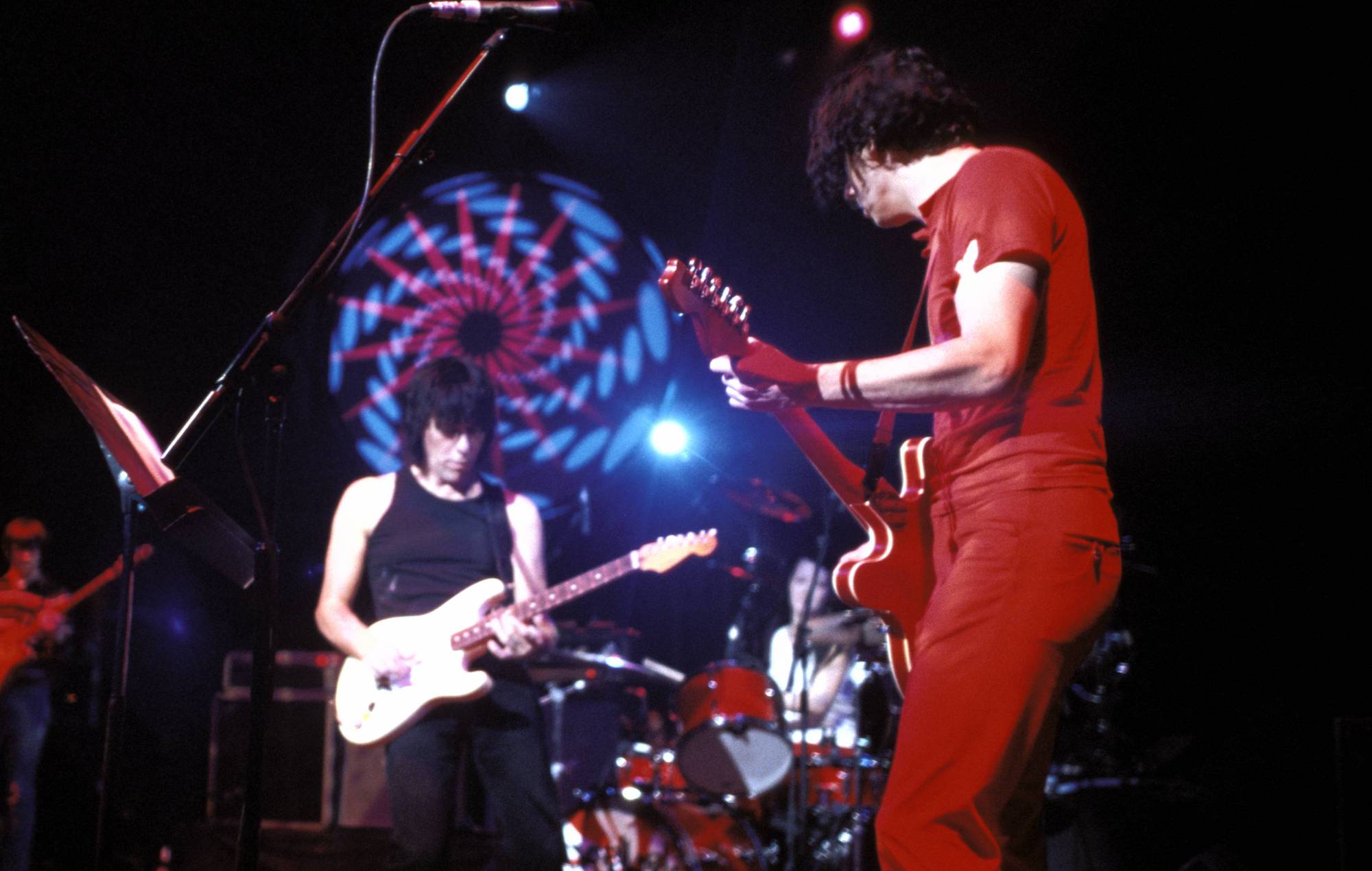 Jack White comparte imágenes de una colaboración en directo con Jeff Beck en homenaje al "innovador extraordinario"